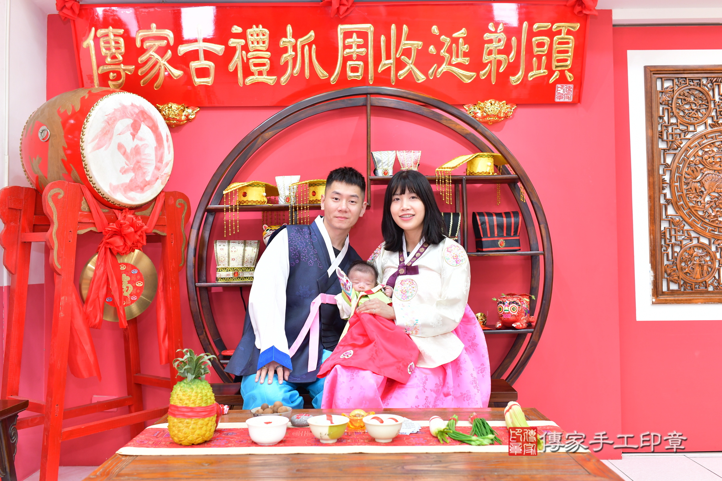 小浠寶寶剃頭，成人與小孩古裝禮服照。地點：傳家「台中店」古禮會場，照片3