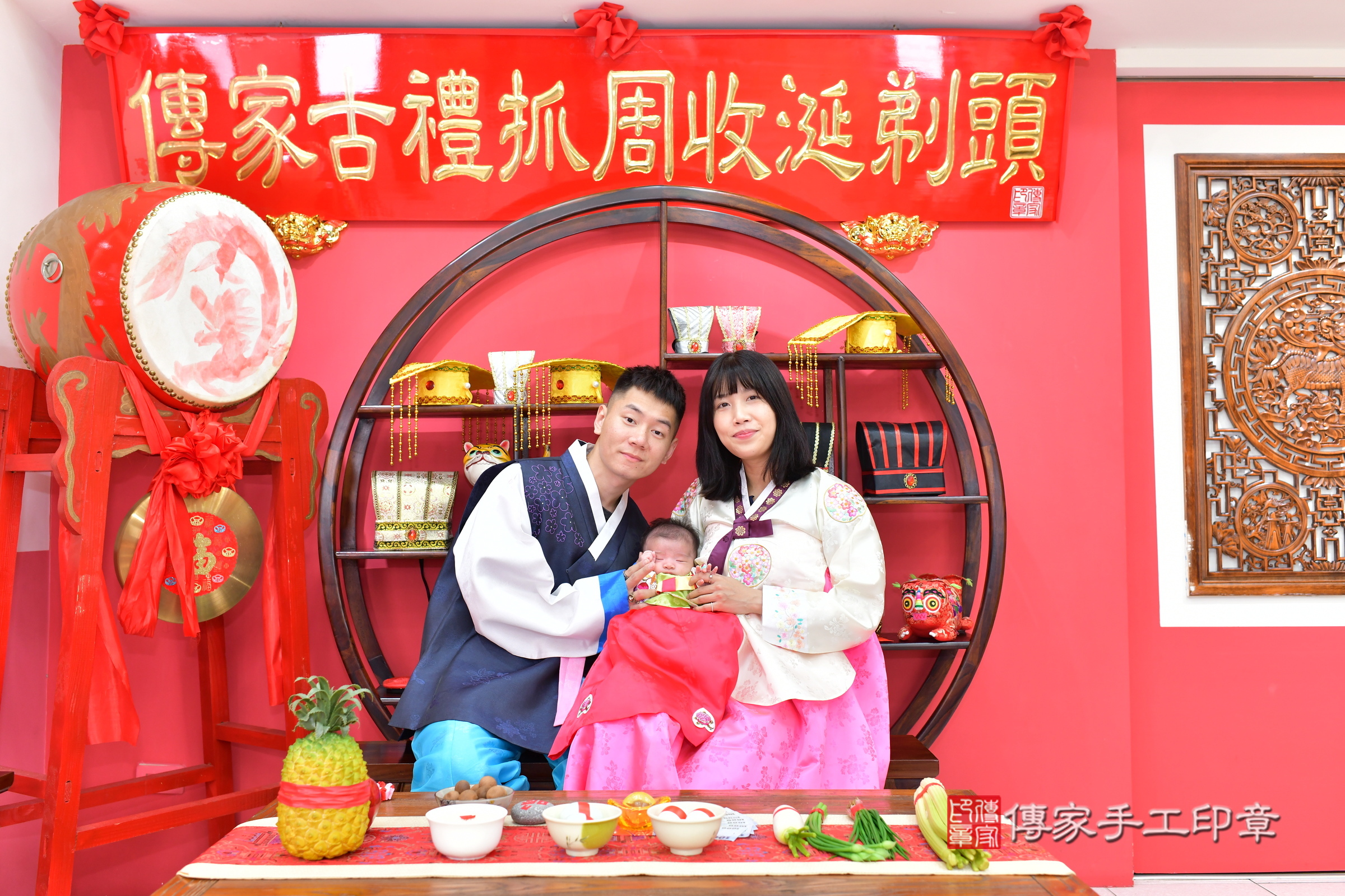小浠寶寶剃頭，成人與小孩古裝禮服照。地點：傳家「台中店」古禮會場，照片2