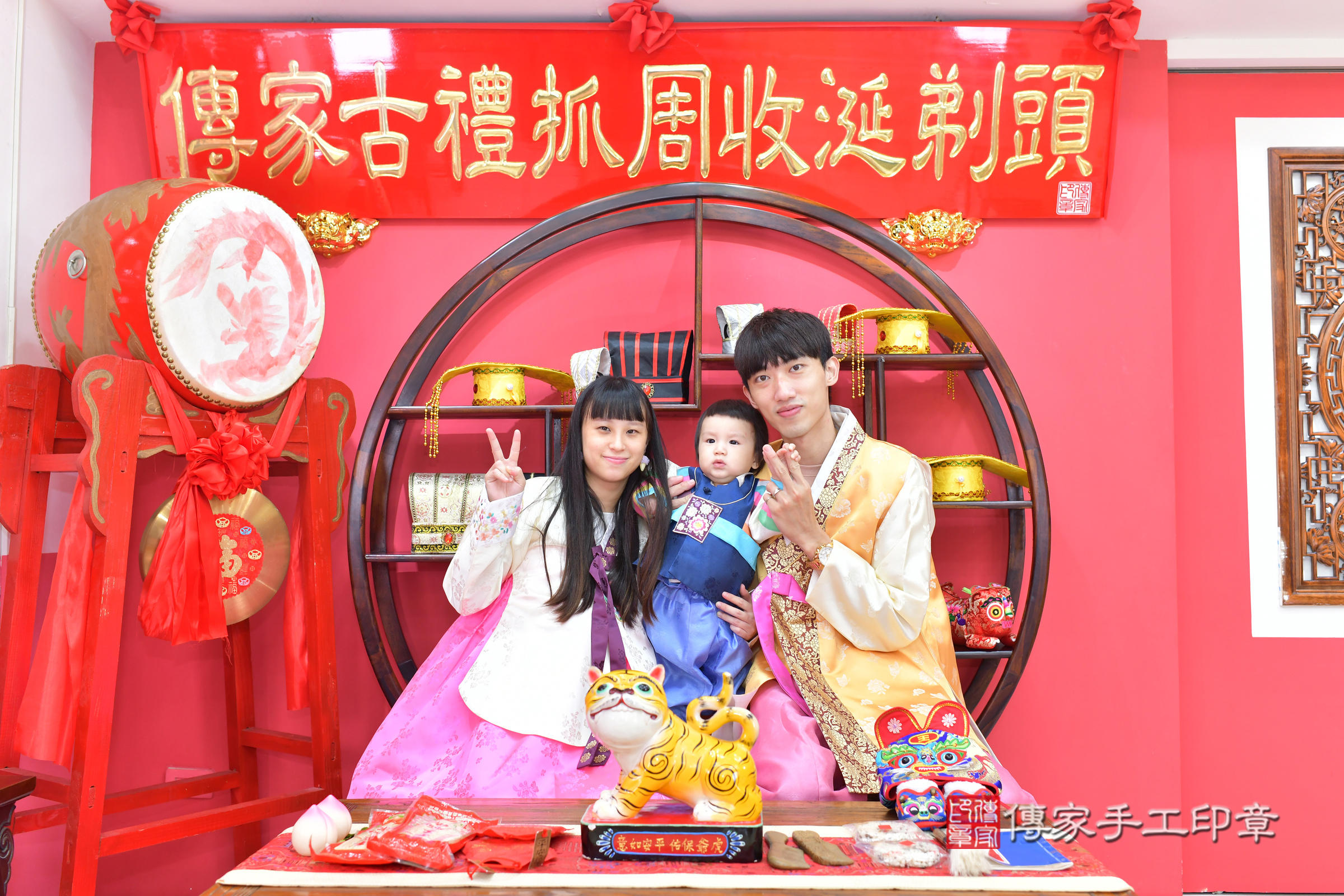 小陞寶寶抓周，成人與小孩古裝禮服照。地點：傳家「台中店」古禮會場，照片2