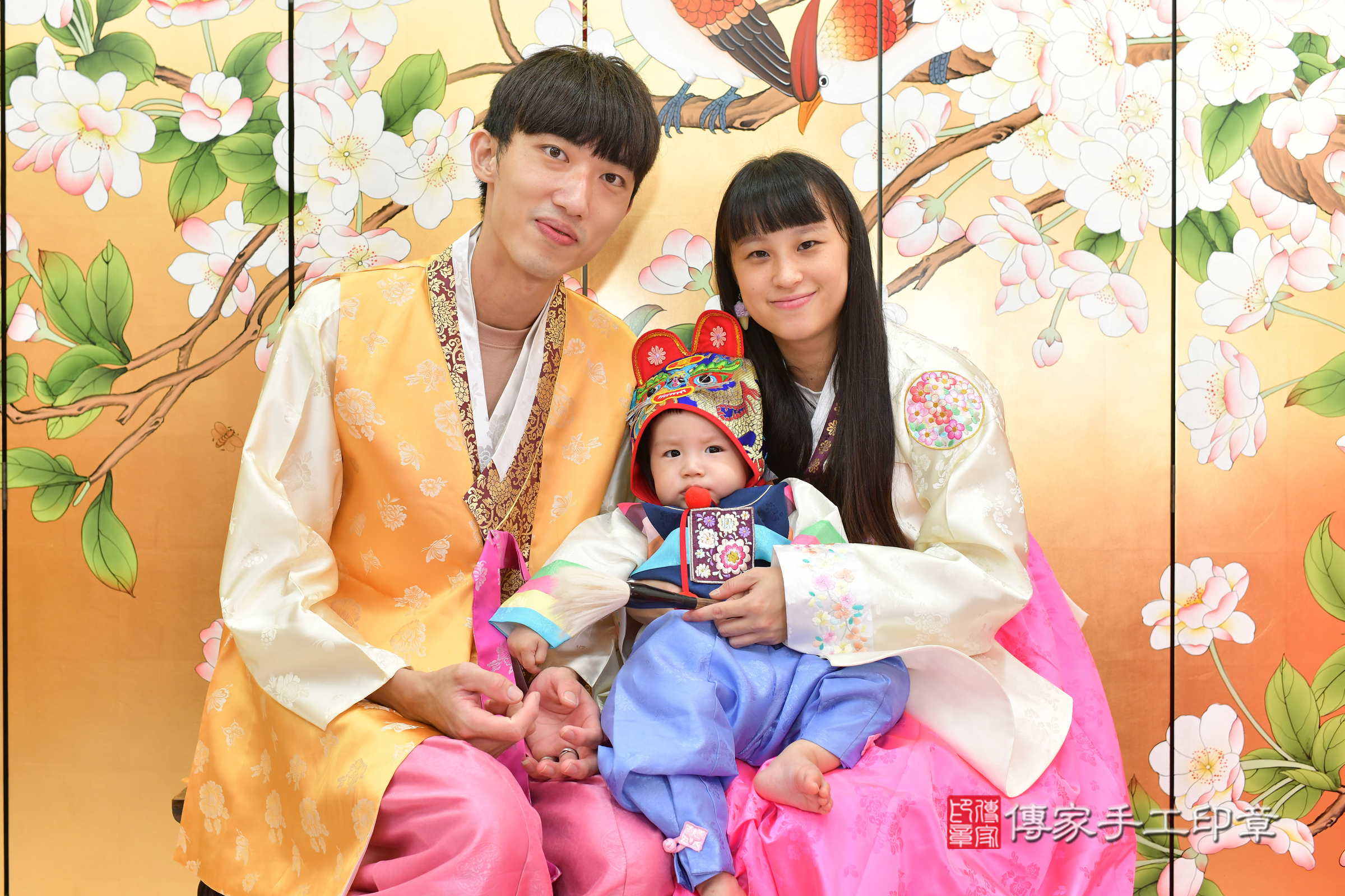 小陞寶寶抓周，成人與小孩古裝禮服照。地點：傳家「台中店」古禮會場，照片3