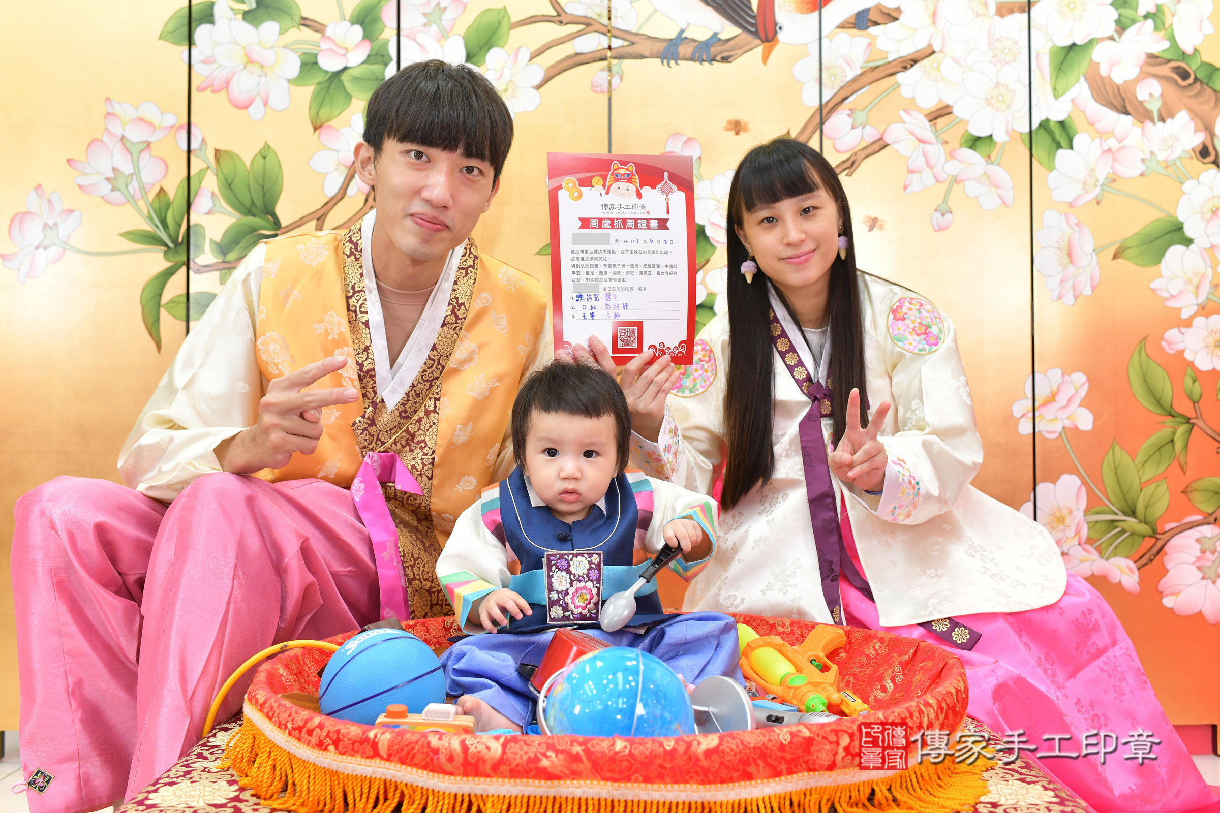 小陞寶寶抓周，成人與小孩古裝禮服照。地點：傳家「台中店」古禮會場，照片4