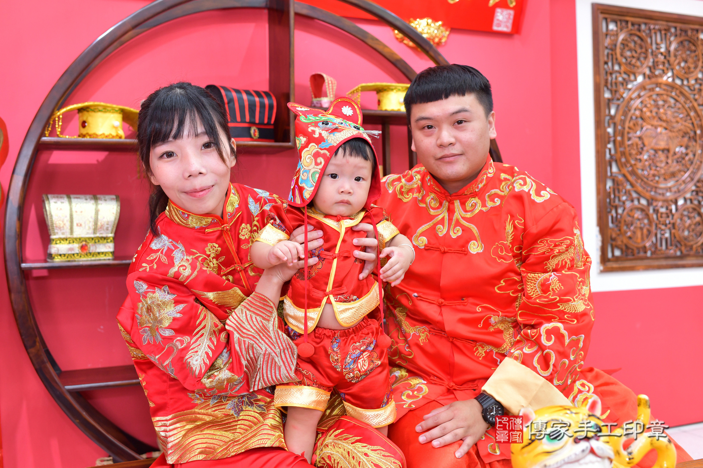 丞丞寶寶抓周，成人與小孩古裝禮服照。地點：傳家「台中店」古禮會場，照片3