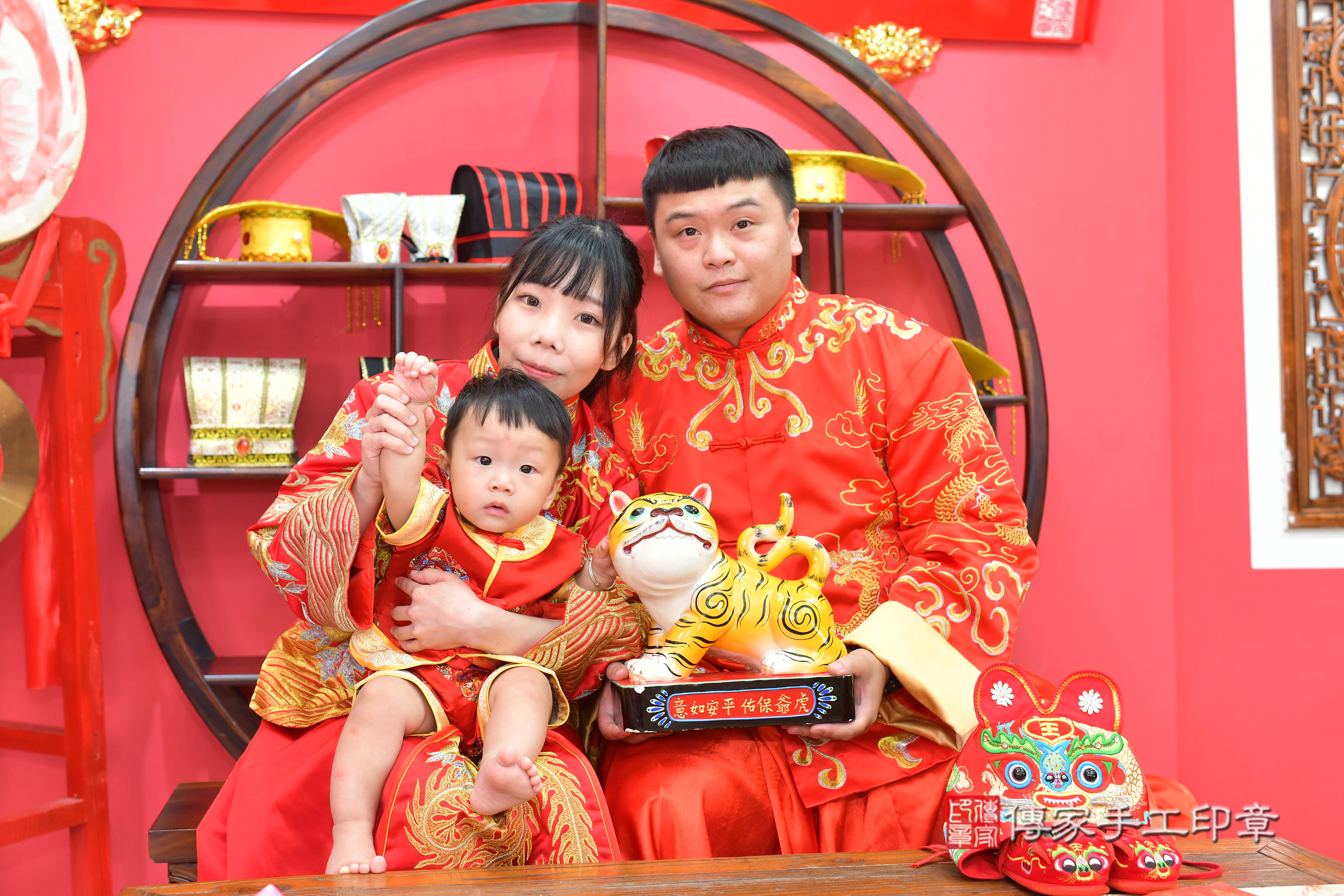 丞丞寶寶抓周，成人與小孩古裝禮服照。地點：傳家「台中店」古禮會場，照片4