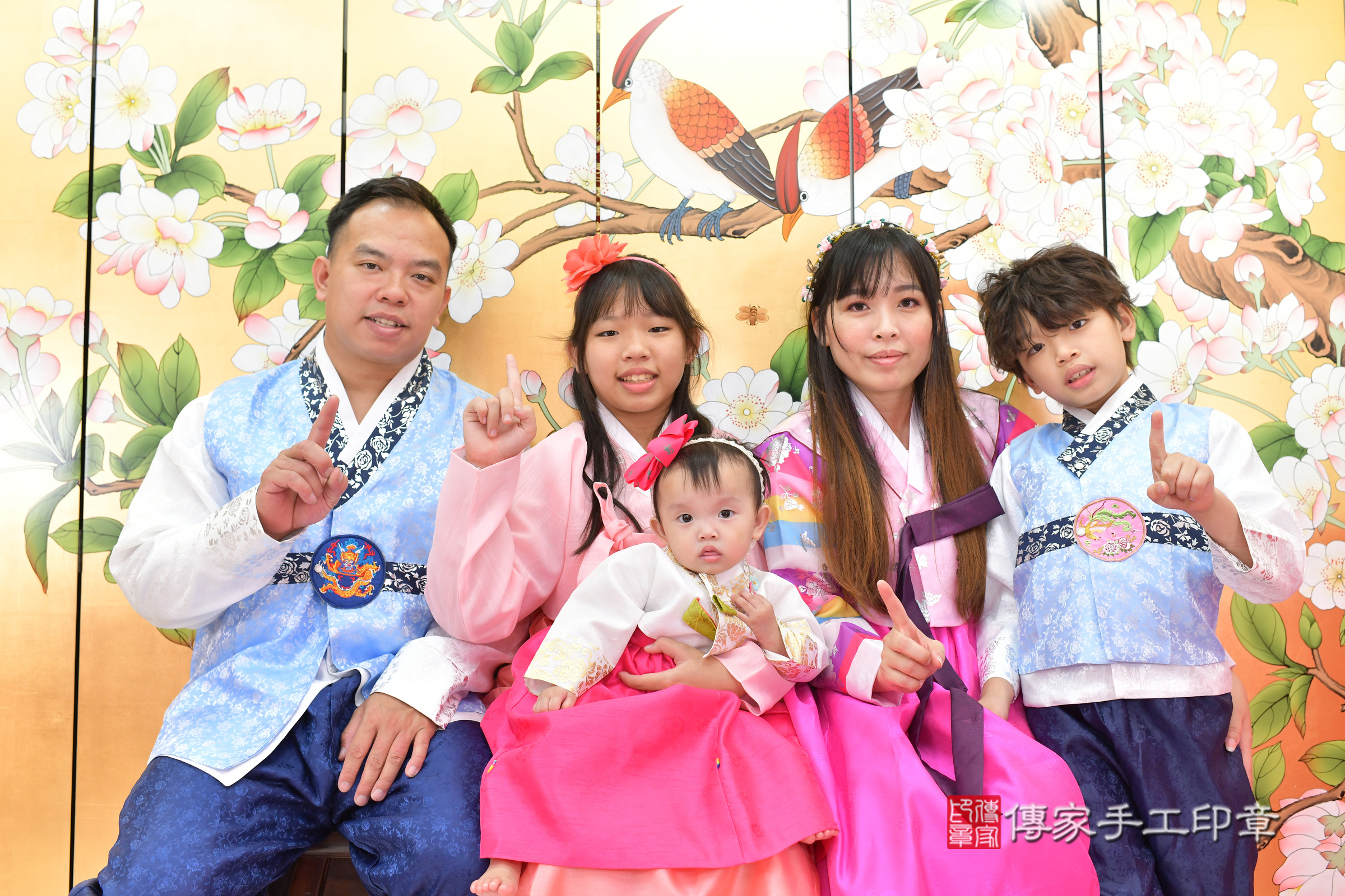 媛媛寶寶抓周，成人與小孩古裝禮服照。地點：傳家「台中店」古禮會場，照片4