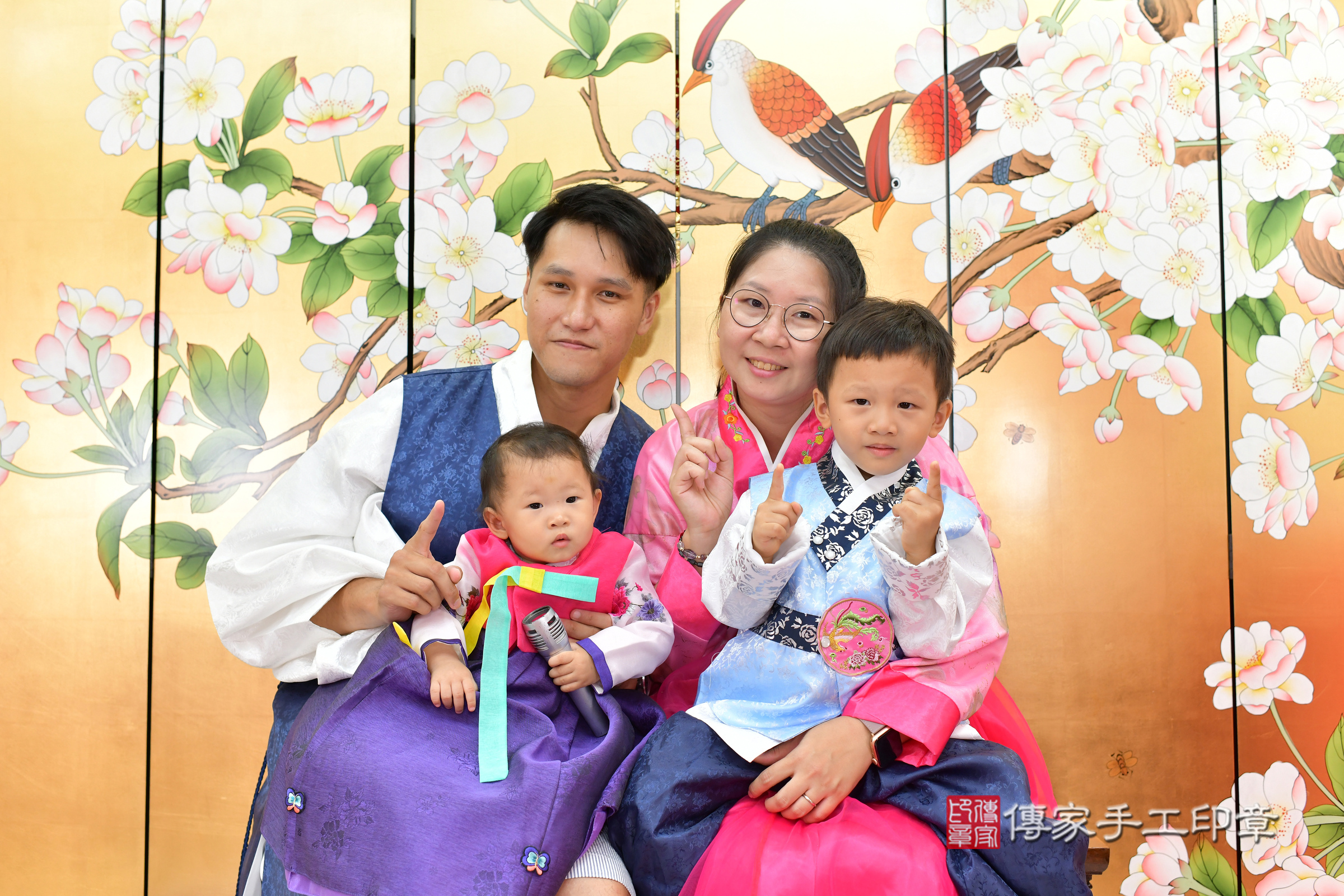 小寧寶寶抓周，成人與小孩古裝禮服照。地點：傳家「台中店」古禮會場，照片3