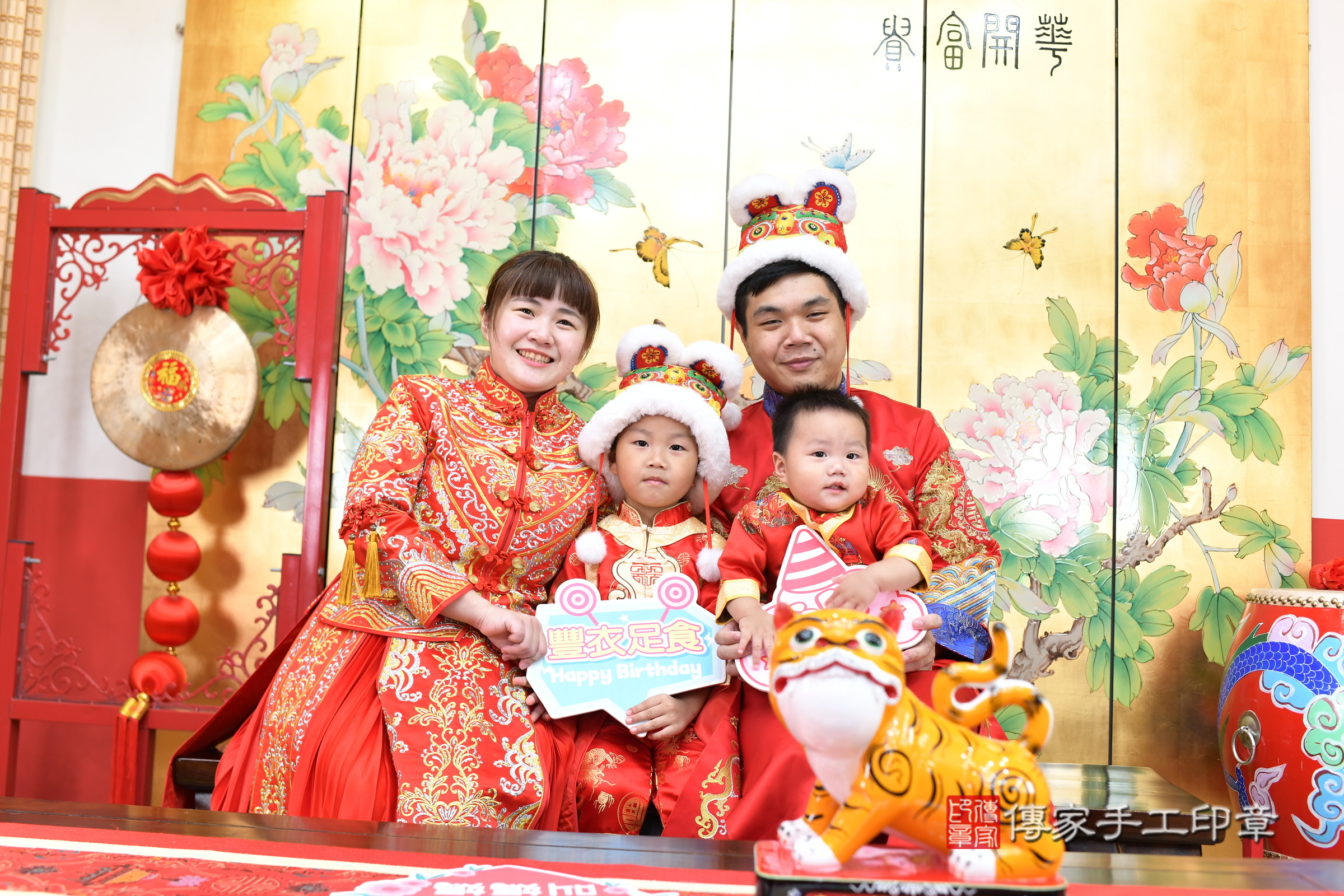 小宸寶寶抓周，成人與小孩古裝禮服照。地點：傳家「台北店」古禮會場，照片4