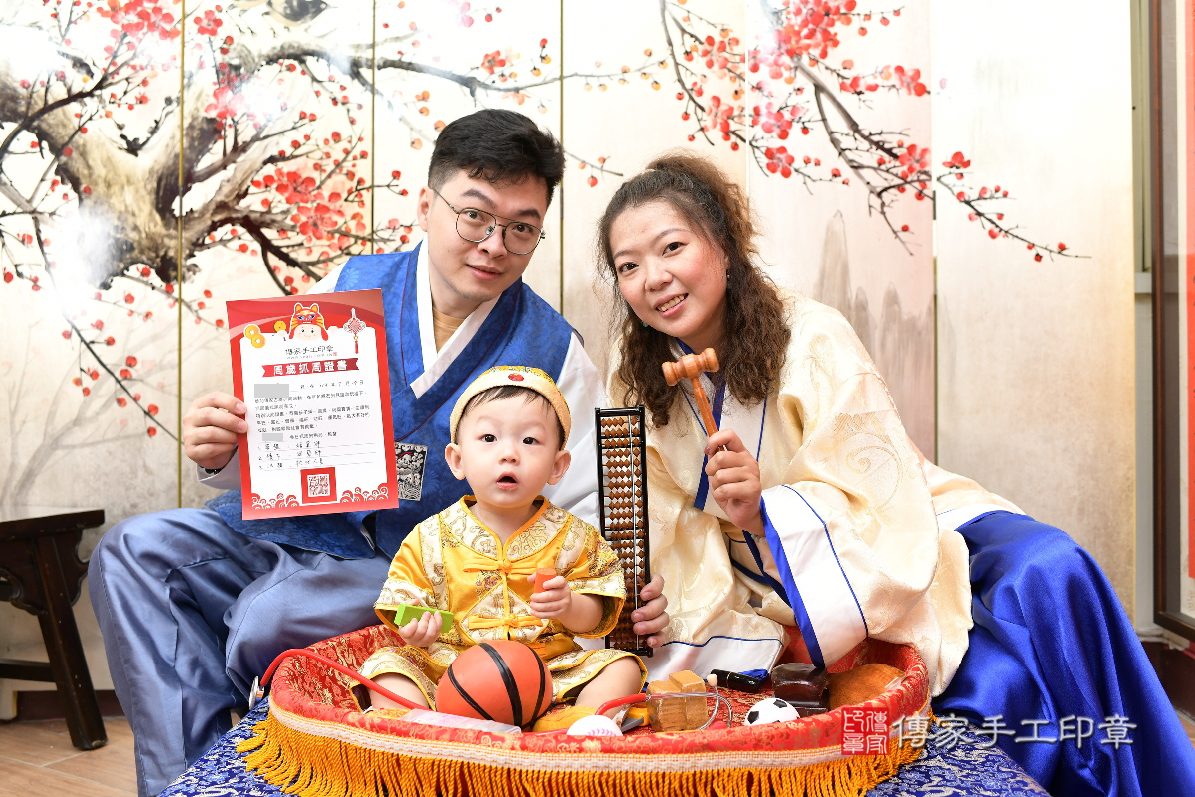 小茗寶寶抓周，成人與小孩古裝禮服照。地點：傳家「新北店」古禮會場，照片4