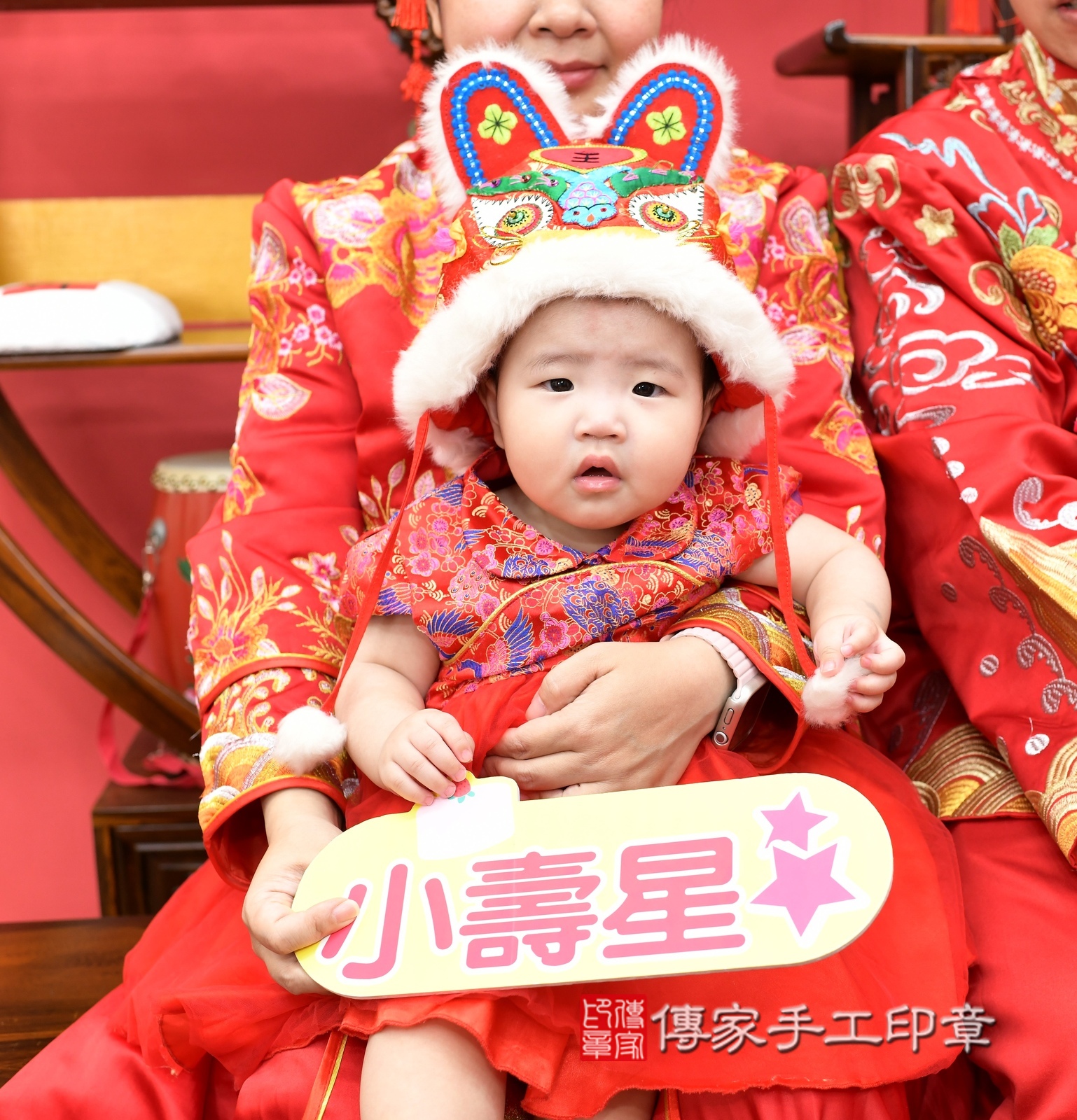 小華寶寶抓周，小孩古裝禮服照。地點：傳家「新北店」古禮會場，照片1