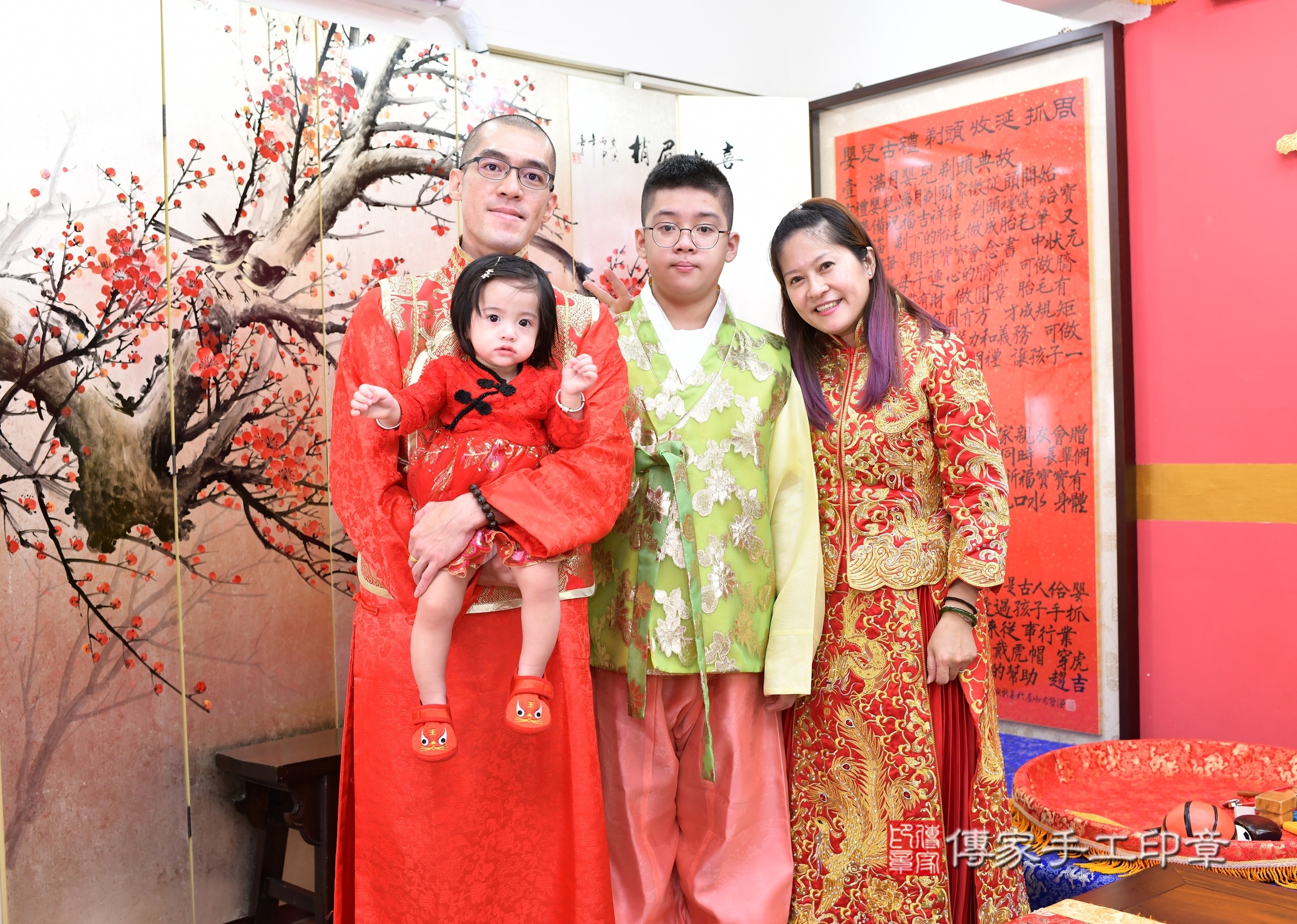 蓁蓁寶寶抓周，成人與小孩古裝禮服照。地點：傳家「新北店」古禮會場，照片4