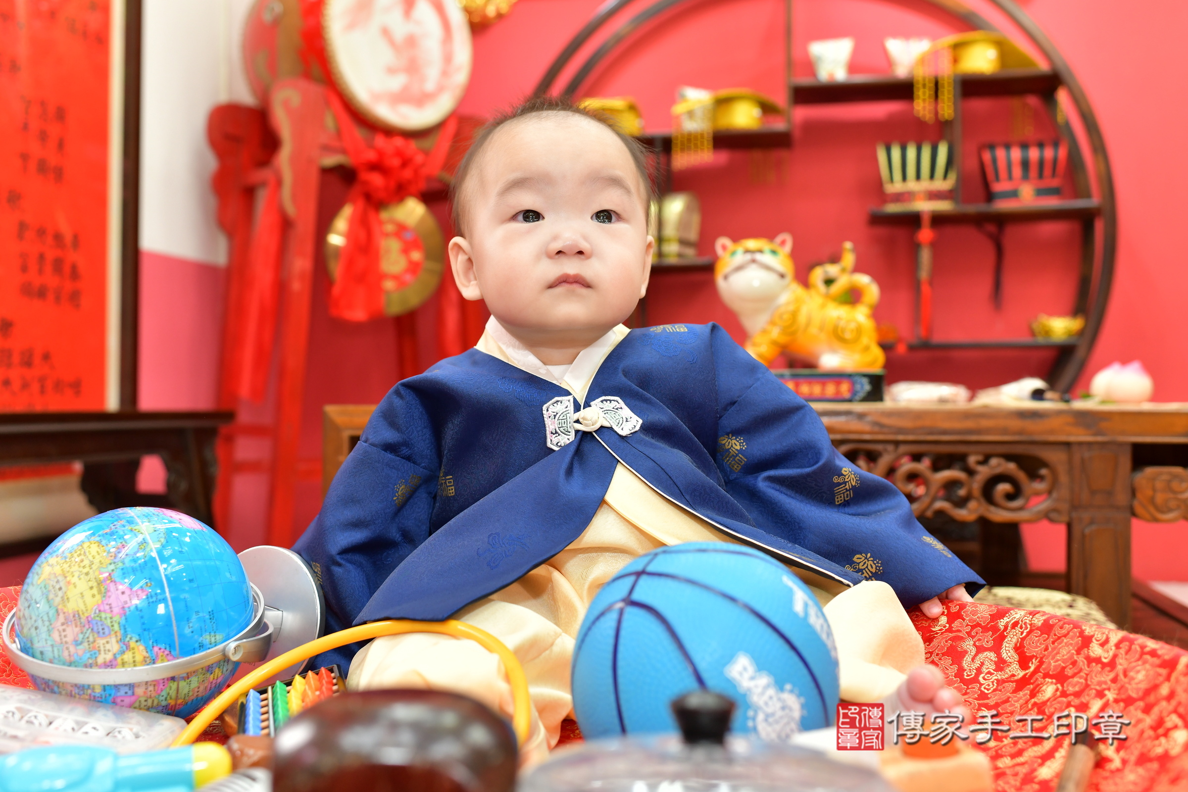 小智寶寶抓周，小孩古裝禮服照。地點：傳家「台中店」古禮會場，照片1