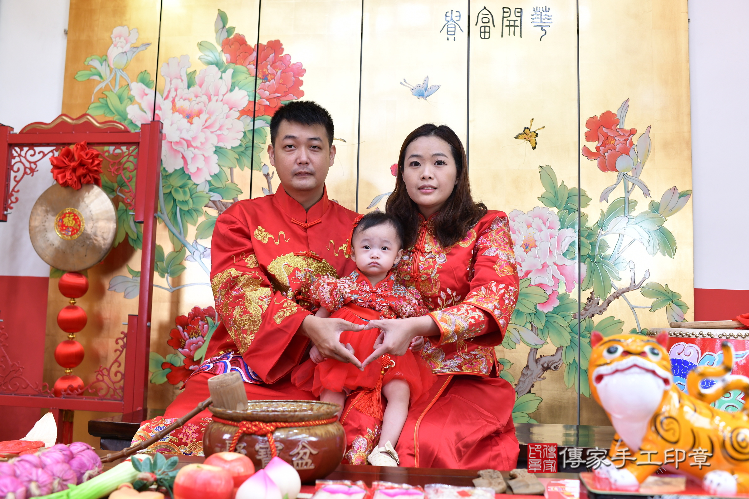 小睎寶寶抓周，成人與小孩古裝禮服照。地點：傳家「台北店」古禮會場，照片3