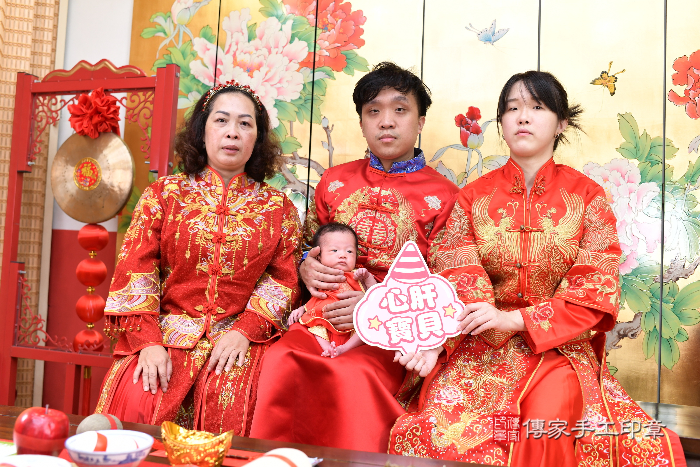 小亦寶寶剃頭，成人與小孩古裝禮服照。地點：傳家「台北店」古禮會場，照片2