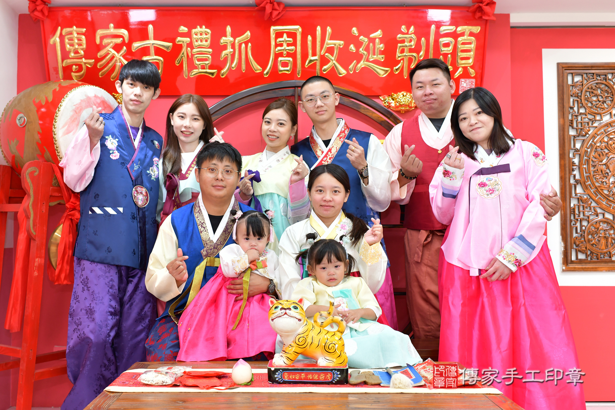 伶伶寶寶抓周，成人與小孩古裝禮服照。地點：傳家「台中店」古禮會場，照片4