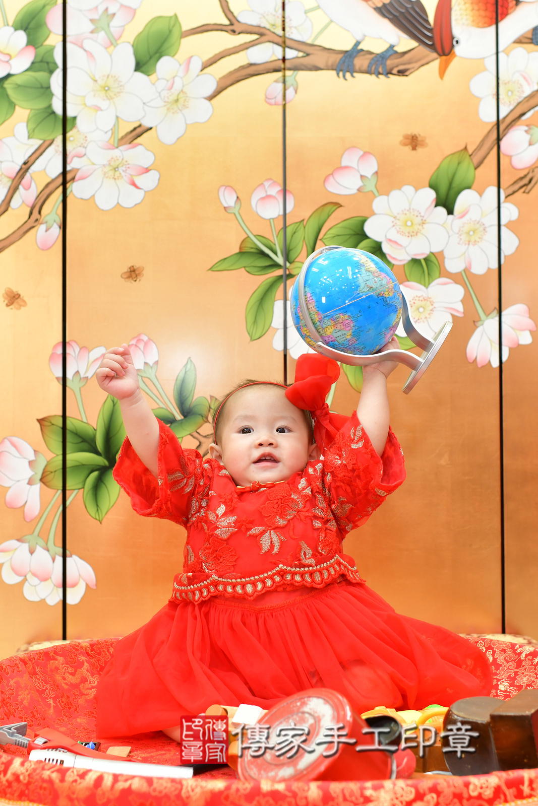 小婕寶寶抓周，小孩古裝禮服照。地點：傳家「台中店」古禮會場，照片1