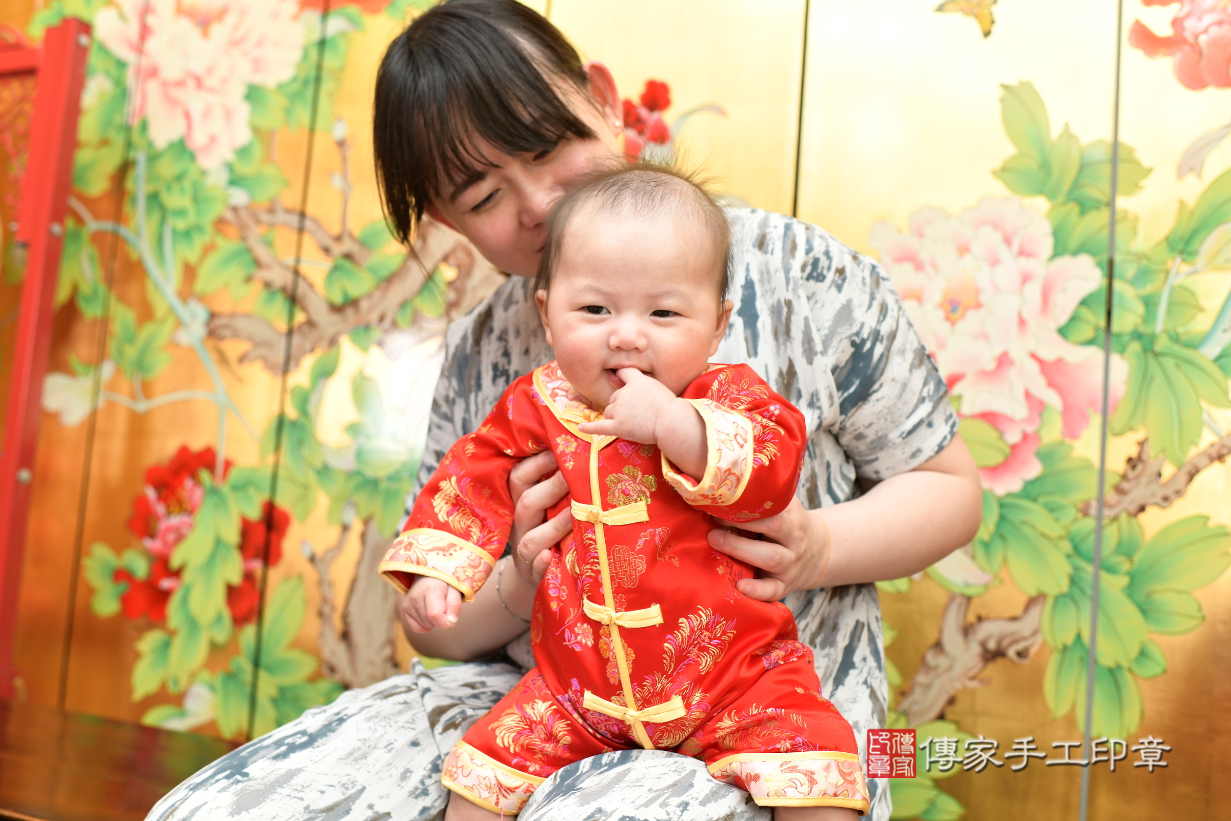 昀昀寶寶收涎，小孩古裝禮服照。地點：傳家「台北店」古禮會場，照片2