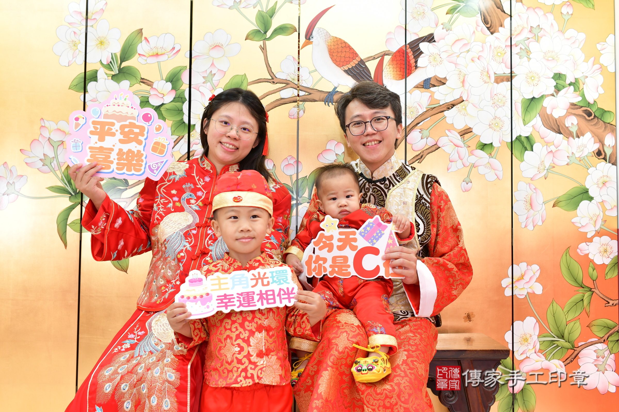 小慈寶寶抓周，成人與小孩古裝禮服照。地點：傳家「台中店」古禮會場，照片2