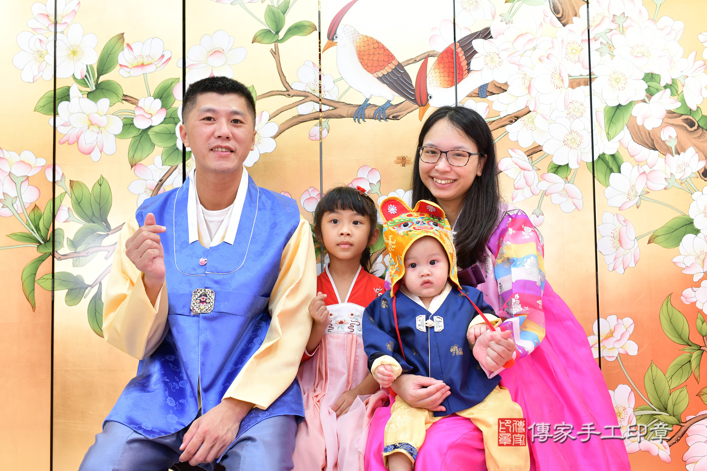 小昊寶寶抓周，成人與小孩古裝禮服照。地點：傳家「台中店」古禮會場，照片3