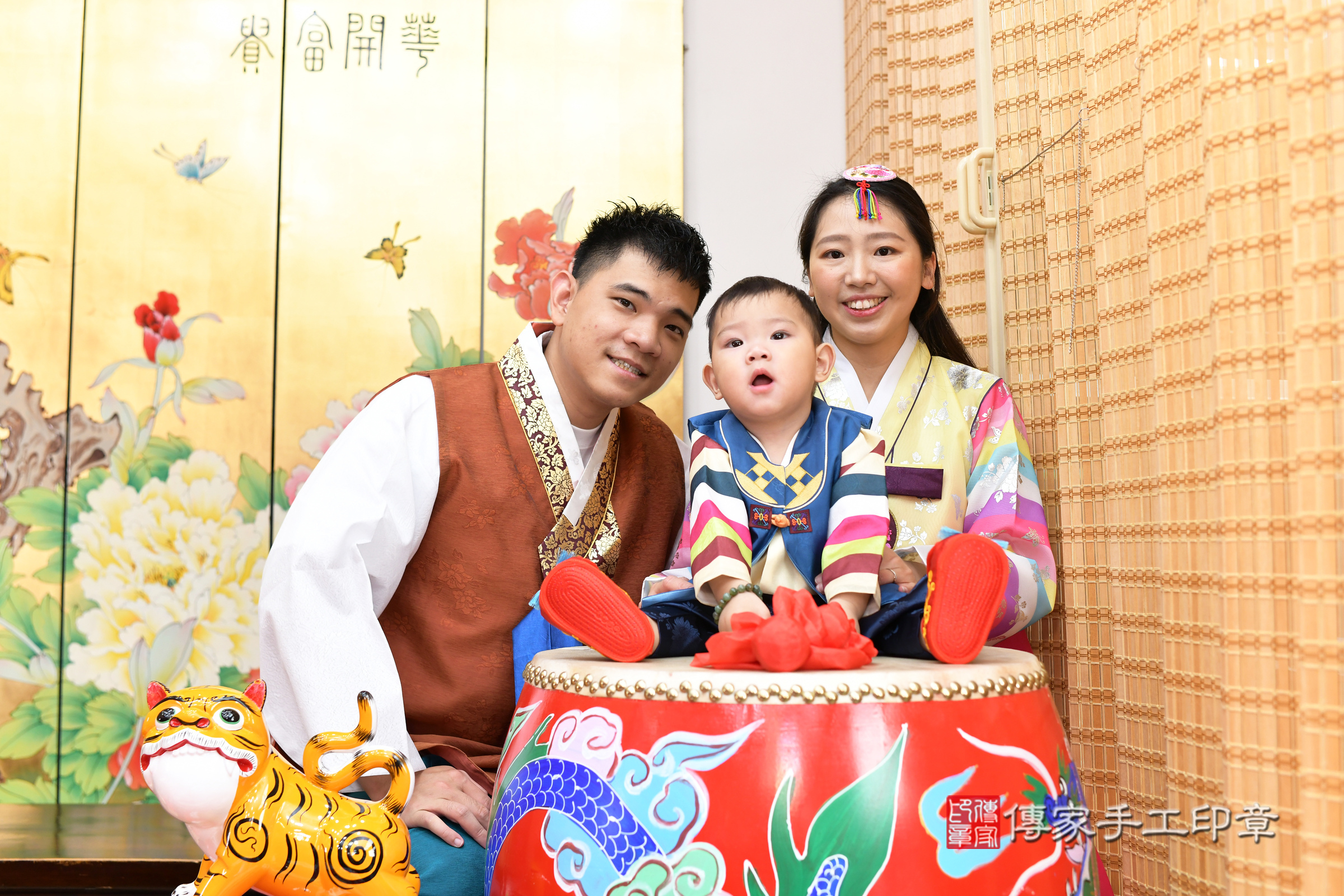 稀稀寶寶抓周，成人與小孩古裝禮服照。地點：傳家「台北店」古禮會場，照片2