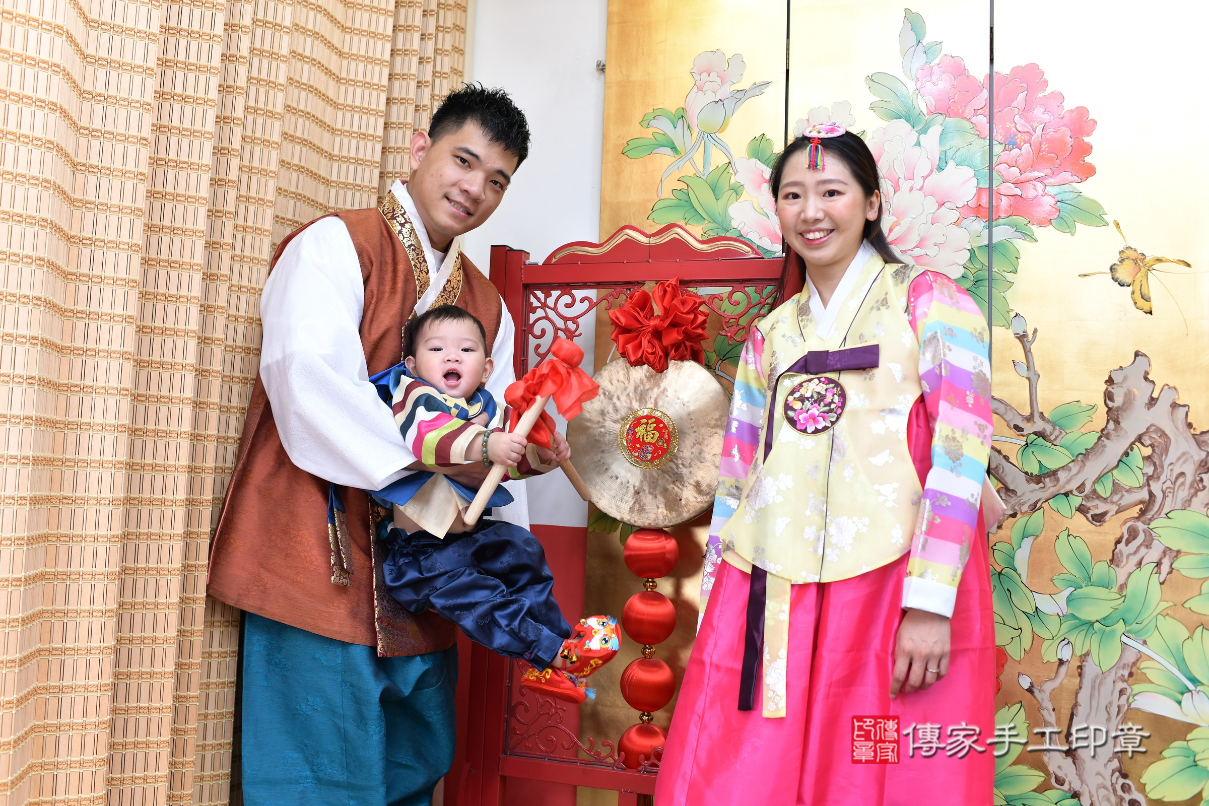稀稀寶寶抓周，成人與小孩古裝禮服照。地點：傳家「台北店」古禮會場，照片3