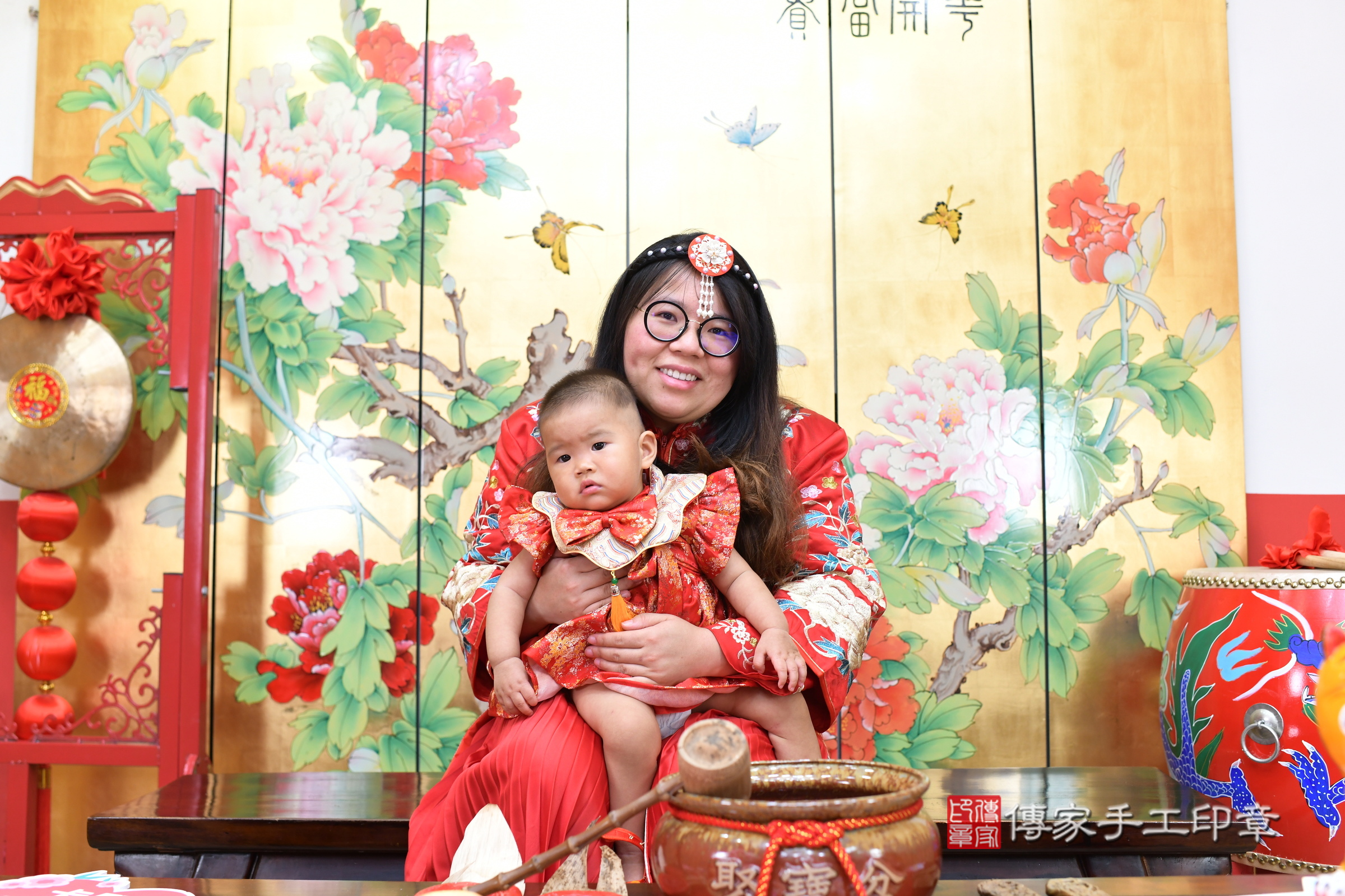 瑄瑄寶寶抓周，成人與小孩古裝禮服照。地點：傳家「台北店」古禮會場，照片1