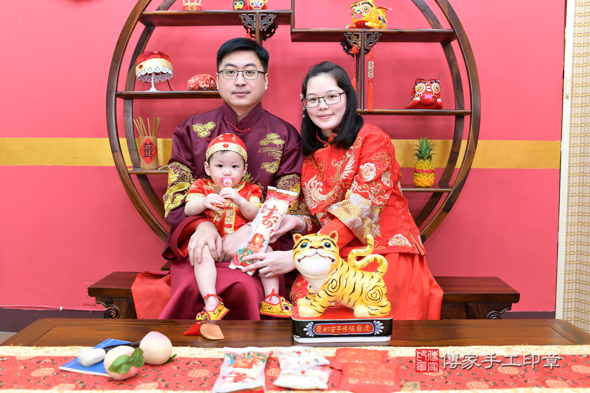 小喬寶寶抓周，成人與小孩古裝禮服照。地點：傳家「新北店」古禮會場，照片2