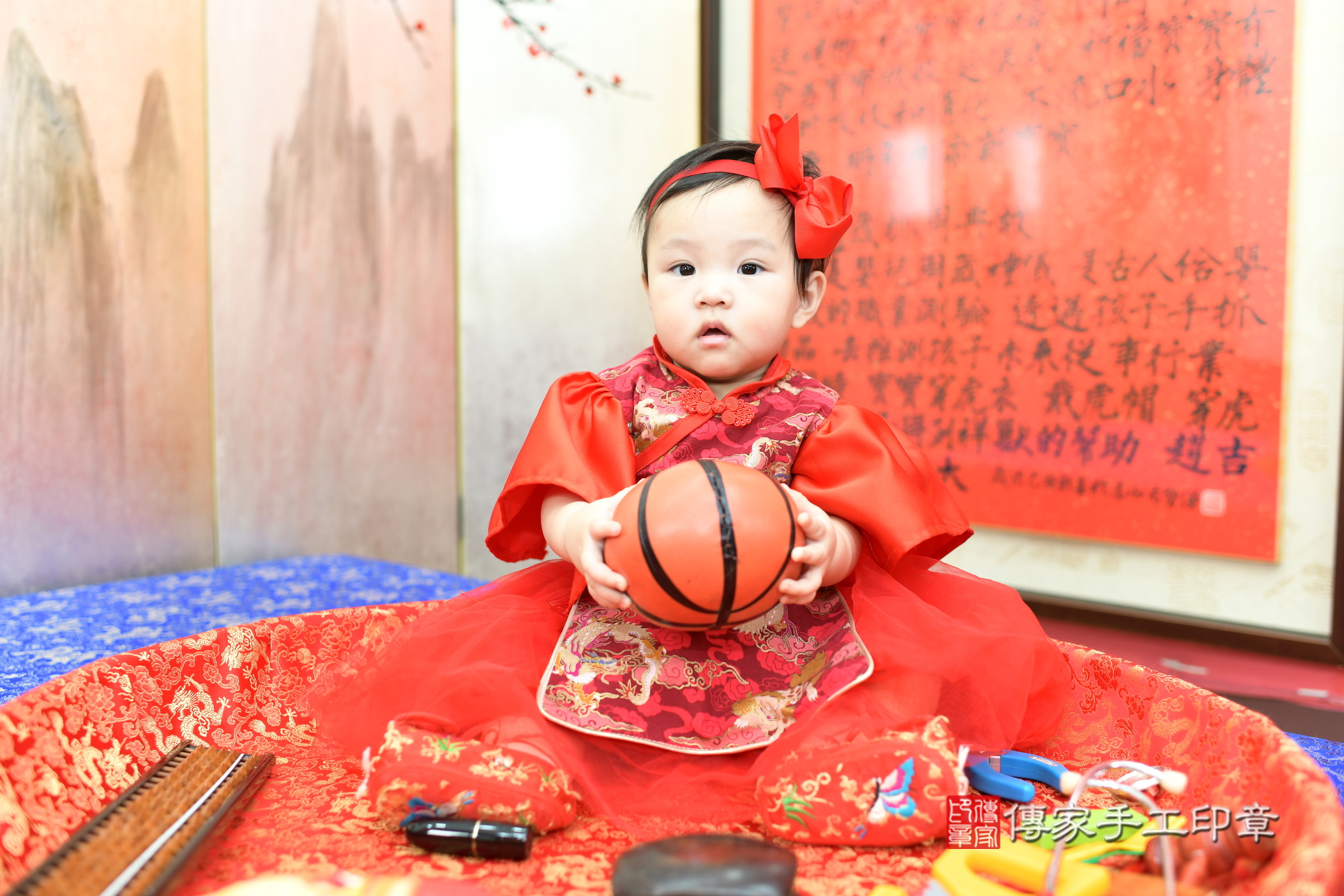 思思寶寶抓周，小孩古裝禮服照。地點：傳家「新北店」古禮會場，照片2