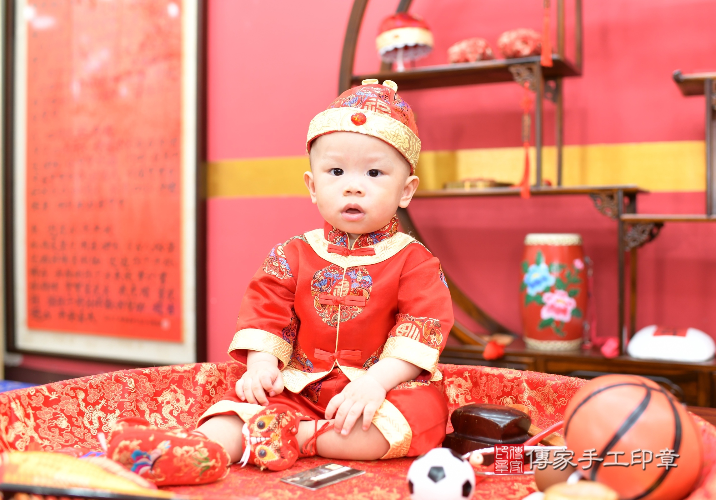 小羲寶寶抓周，小孩古裝禮服照。地點：傳家「新北店」古禮會場，照片1