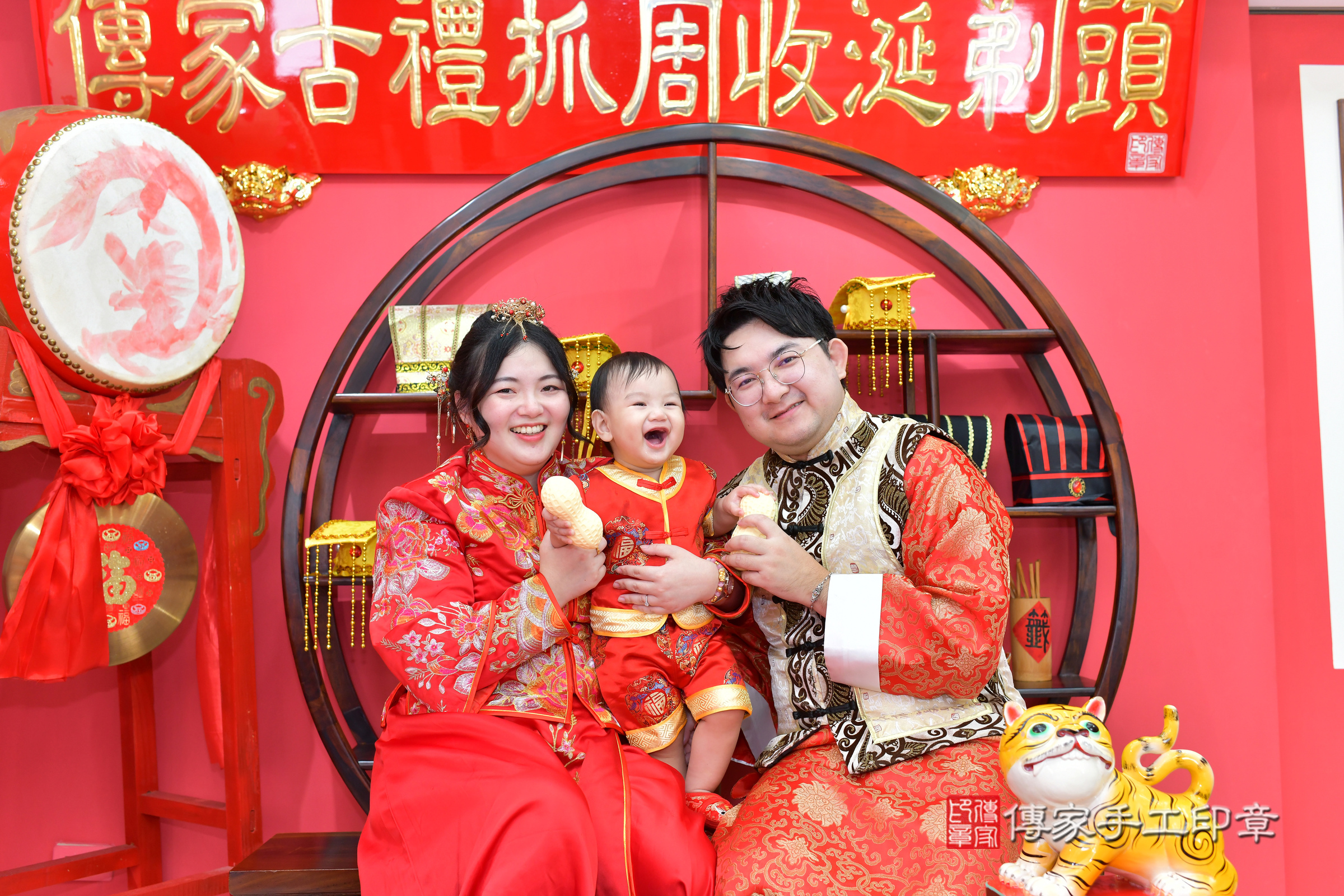 桓桓寶寶抓周，成人與小孩古裝禮服照。地點：傳家「台中店」古禮會場，照片2