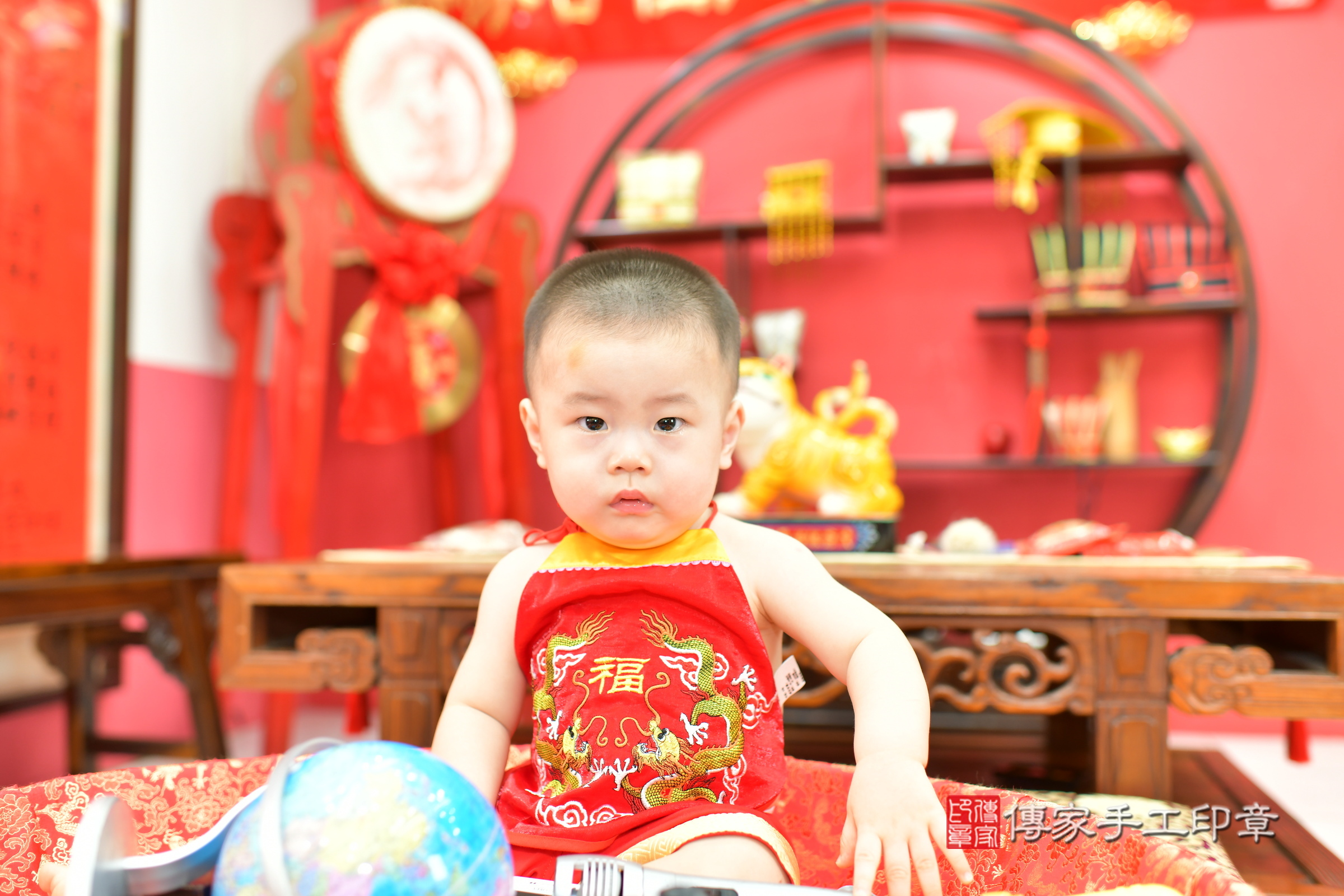 小裕寶寶抓周，小孩古裝禮服照。地點：傳家「台中店」古禮會場，照片1