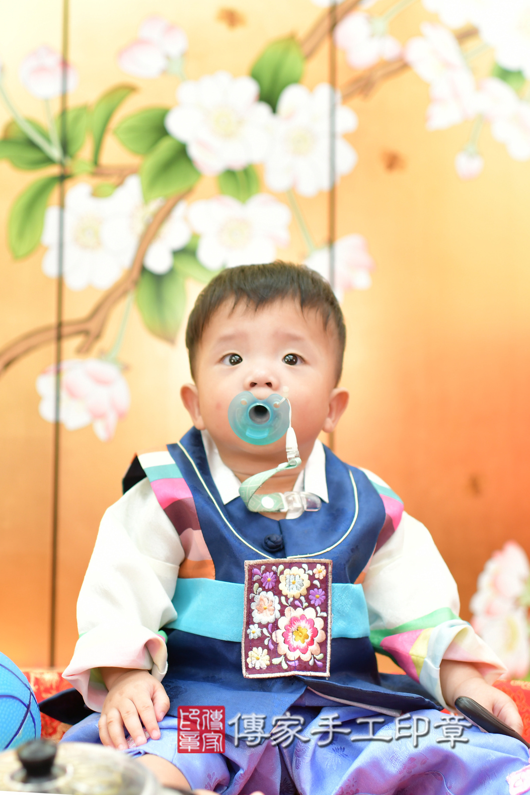 小璇寶寶和小凱寶寶抓周，小孩古裝禮服照。地點：傳家「台中店」古禮會場，照片3
