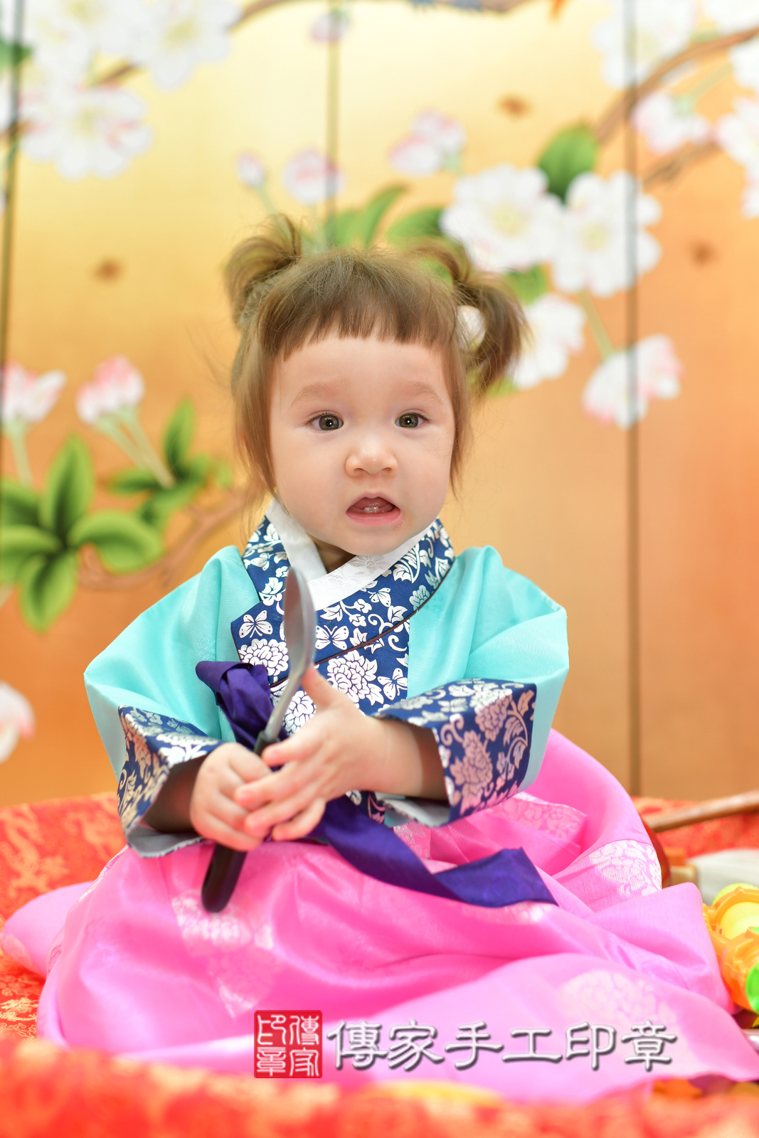 小璇寶寶和小凱寶寶抓周，小孩古裝禮服照。地點：傳家「台中店」古禮會場，照片2