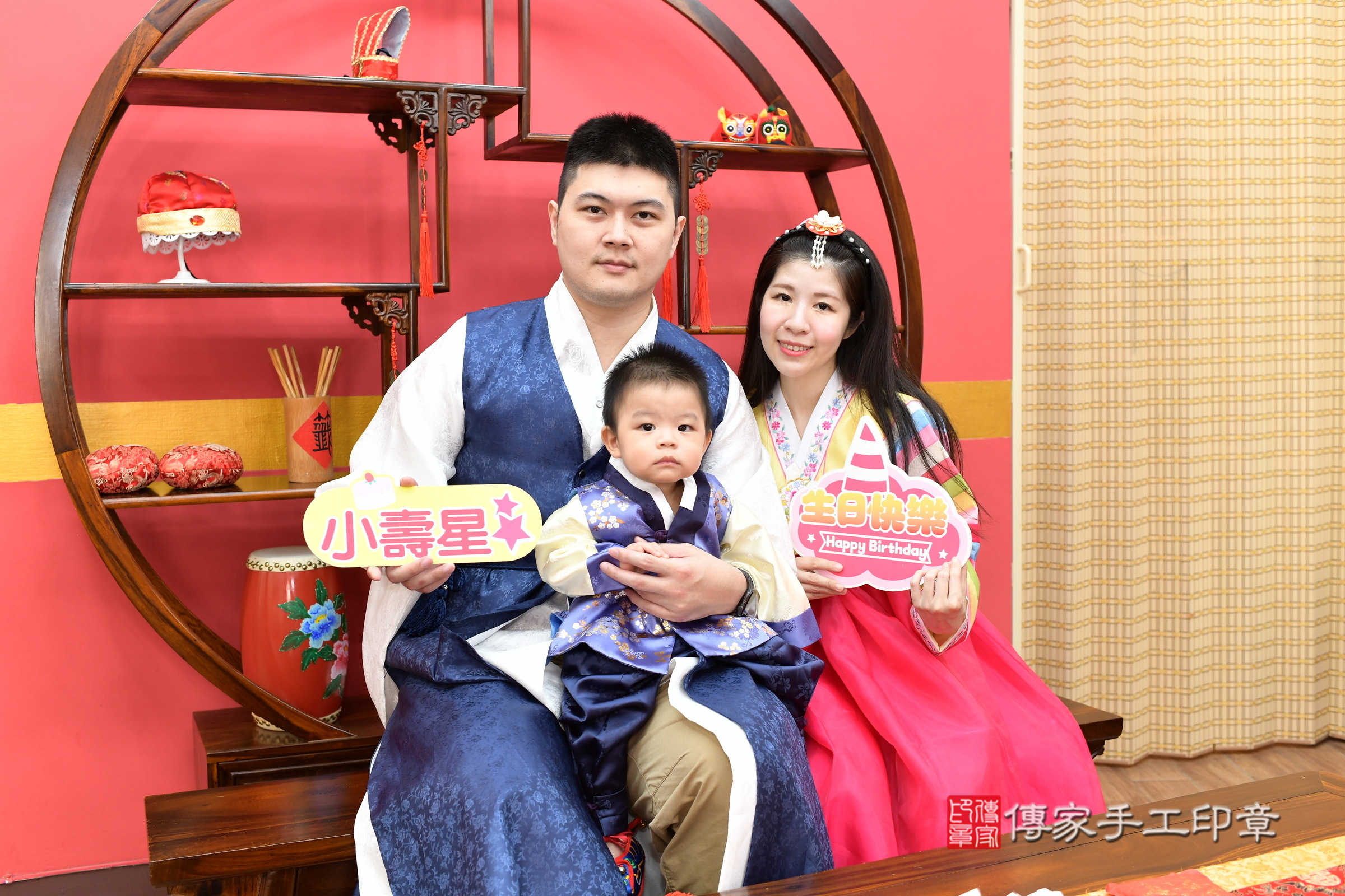 凱凱寶寶抓周，成人與小孩古裝禮服照。地點：傳家「新北店」古禮會場，照片1