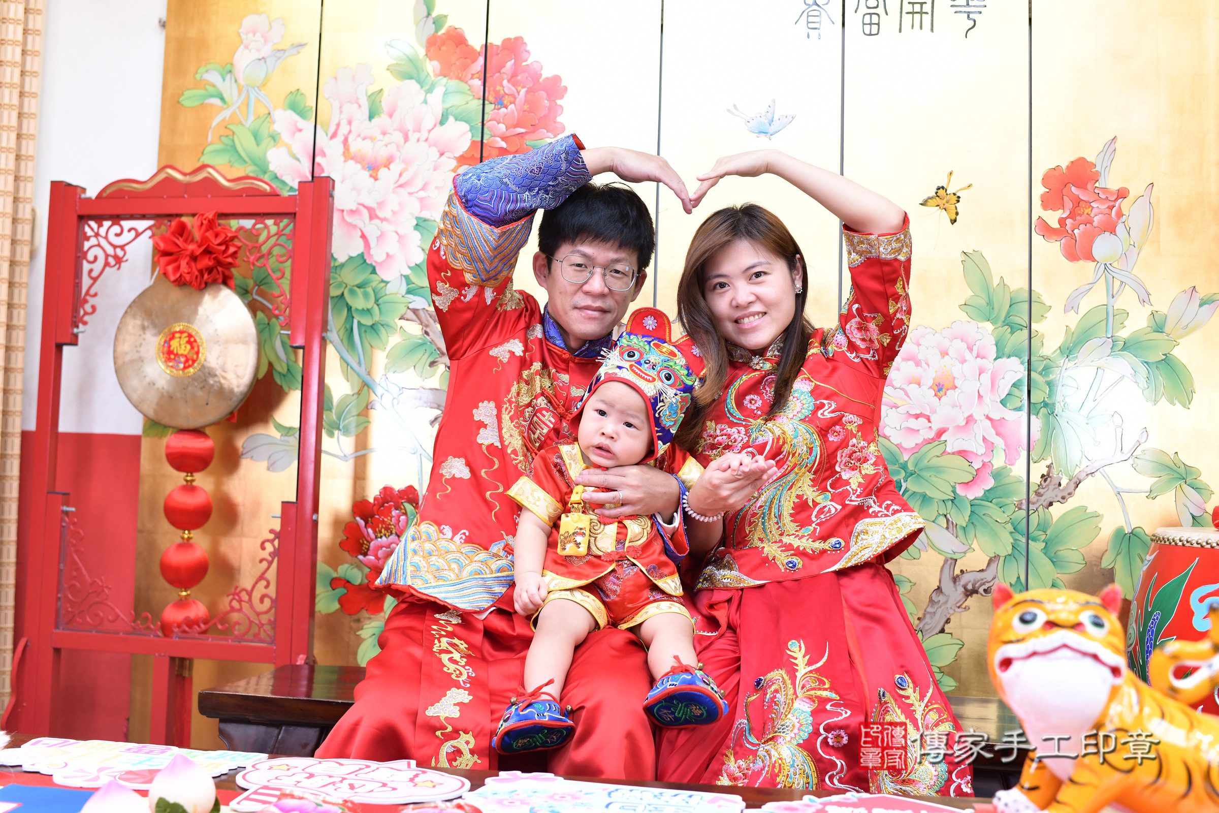 小謙寶寶抓周，成人與小孩古裝禮服照。地點：傳家「台北店」古禮會場，照片4