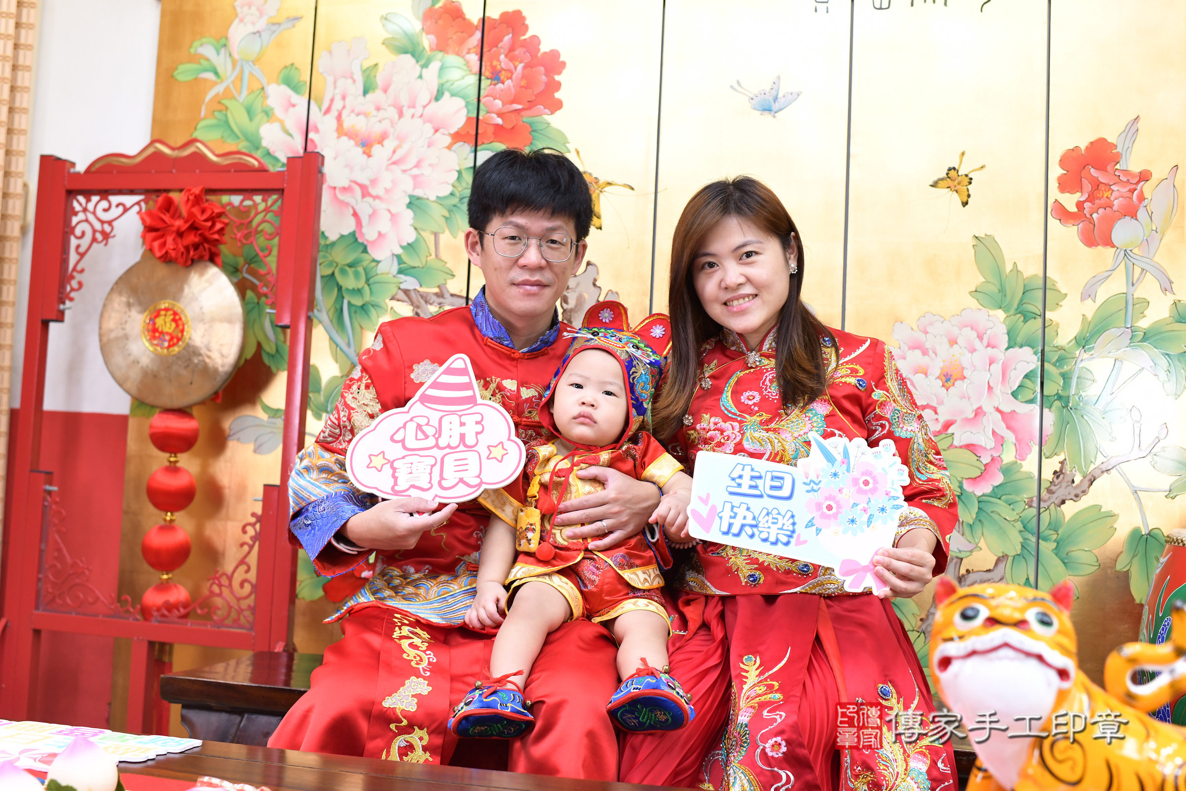 小謙寶寶抓周，成人與小孩古裝禮服照。地點：傳家「台北店」古禮會場，照片2