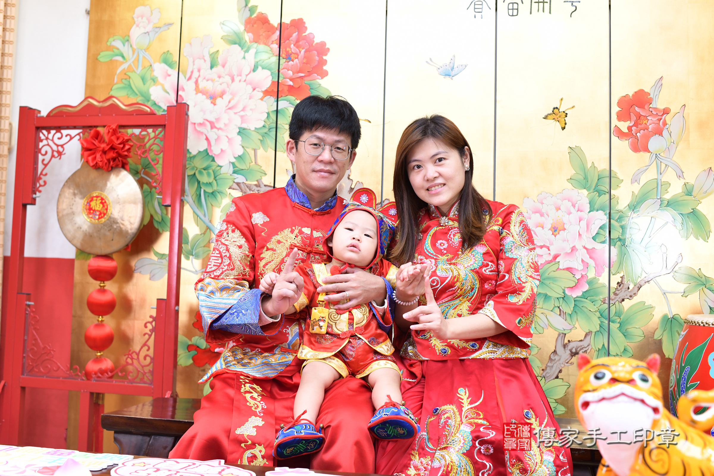 小謙寶寶抓周，成人與小孩古裝禮服照。地點：傳家「台北店」古禮會場，照片3