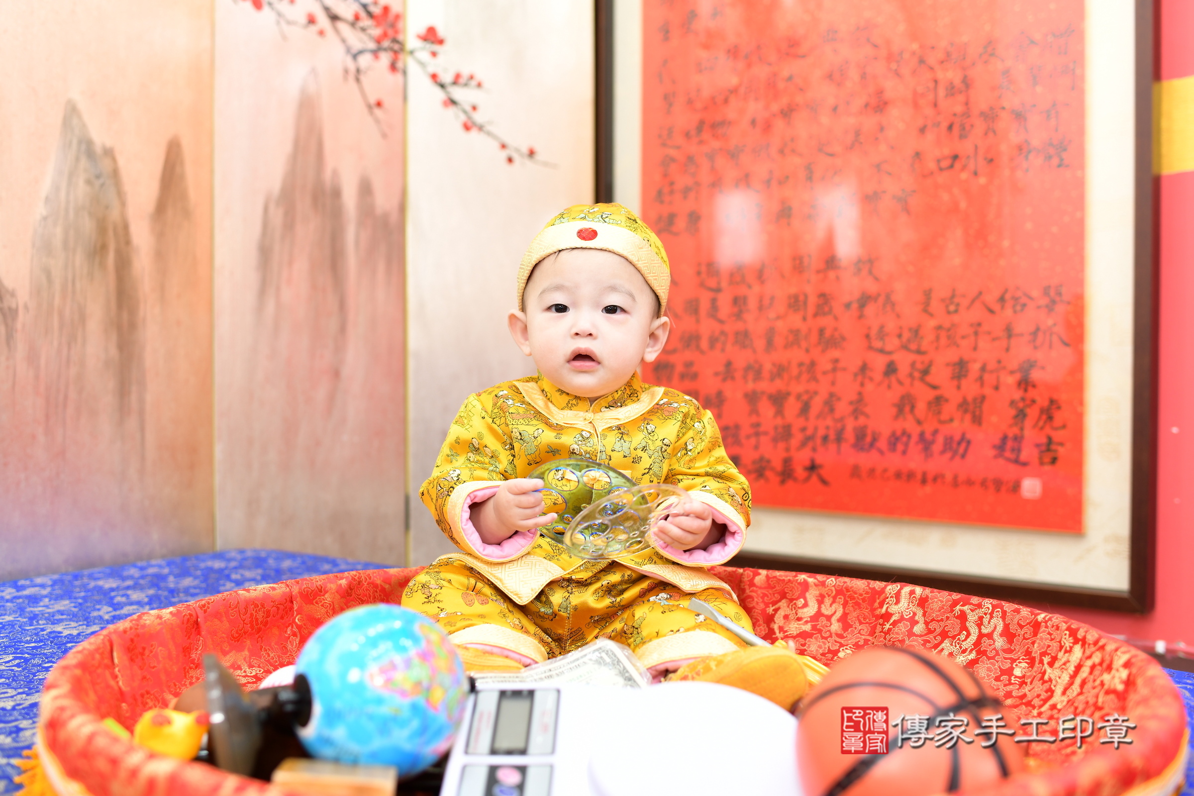 小愷寶寶抓周，小孩古裝禮服照。地點：傳家「新北店」古禮會場，照片1