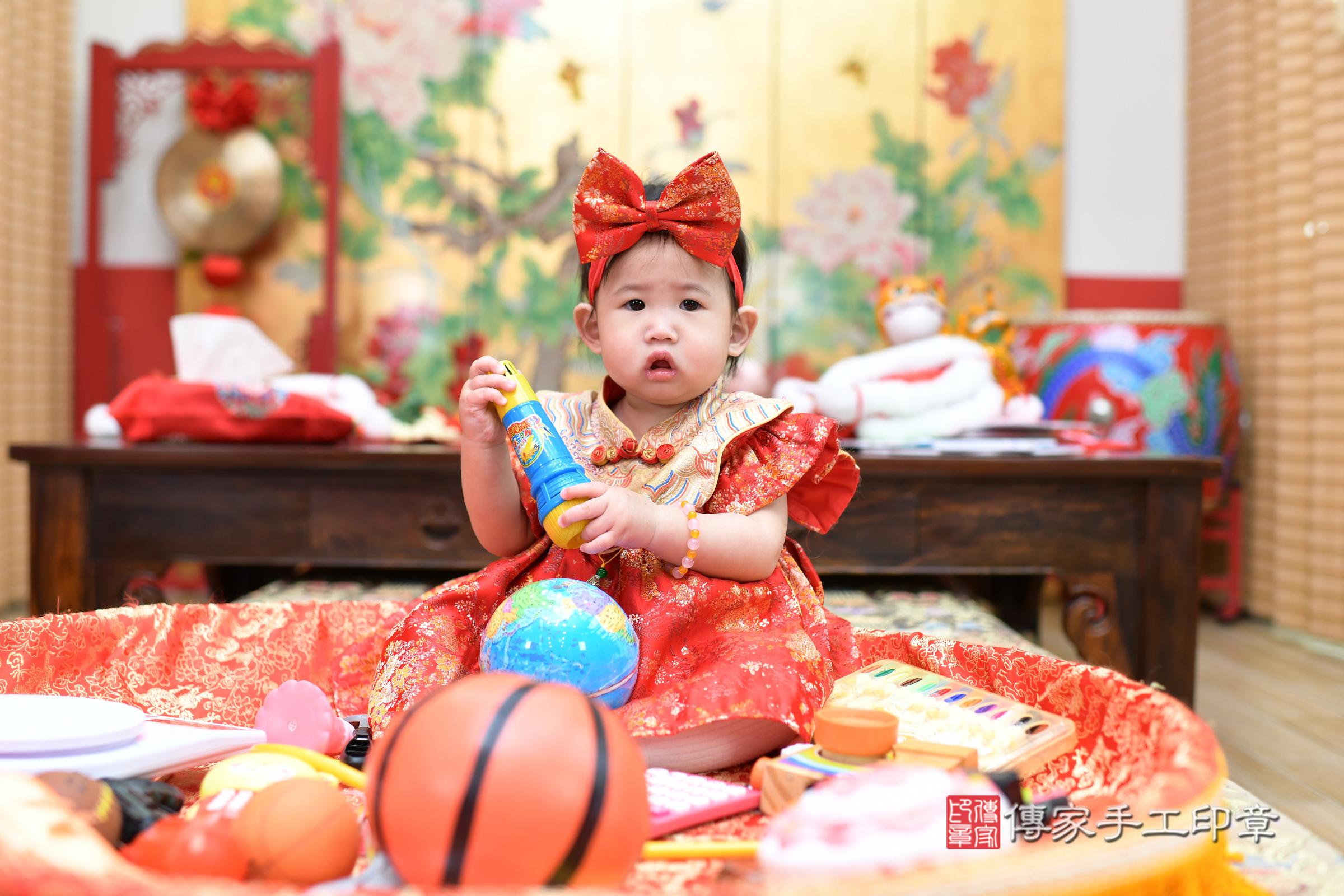 霏霏寶寶抓周，小孩古裝禮服照。地點：傳家「台北店」古禮會場，照片2