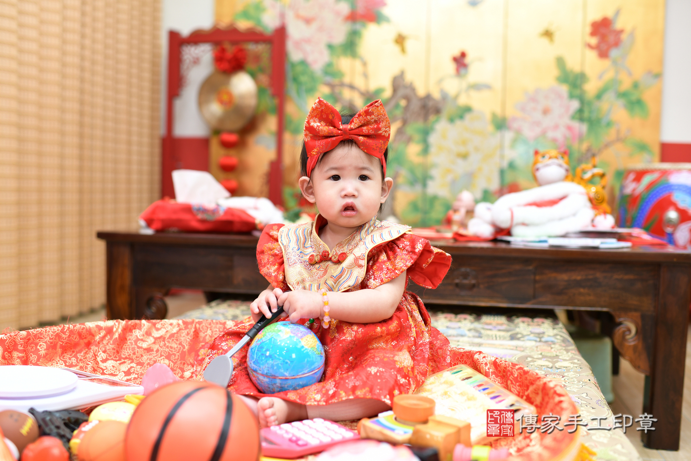 霏霏寶寶抓周，小孩古裝禮服照。地點：傳家「台北店」古禮會場，照片1