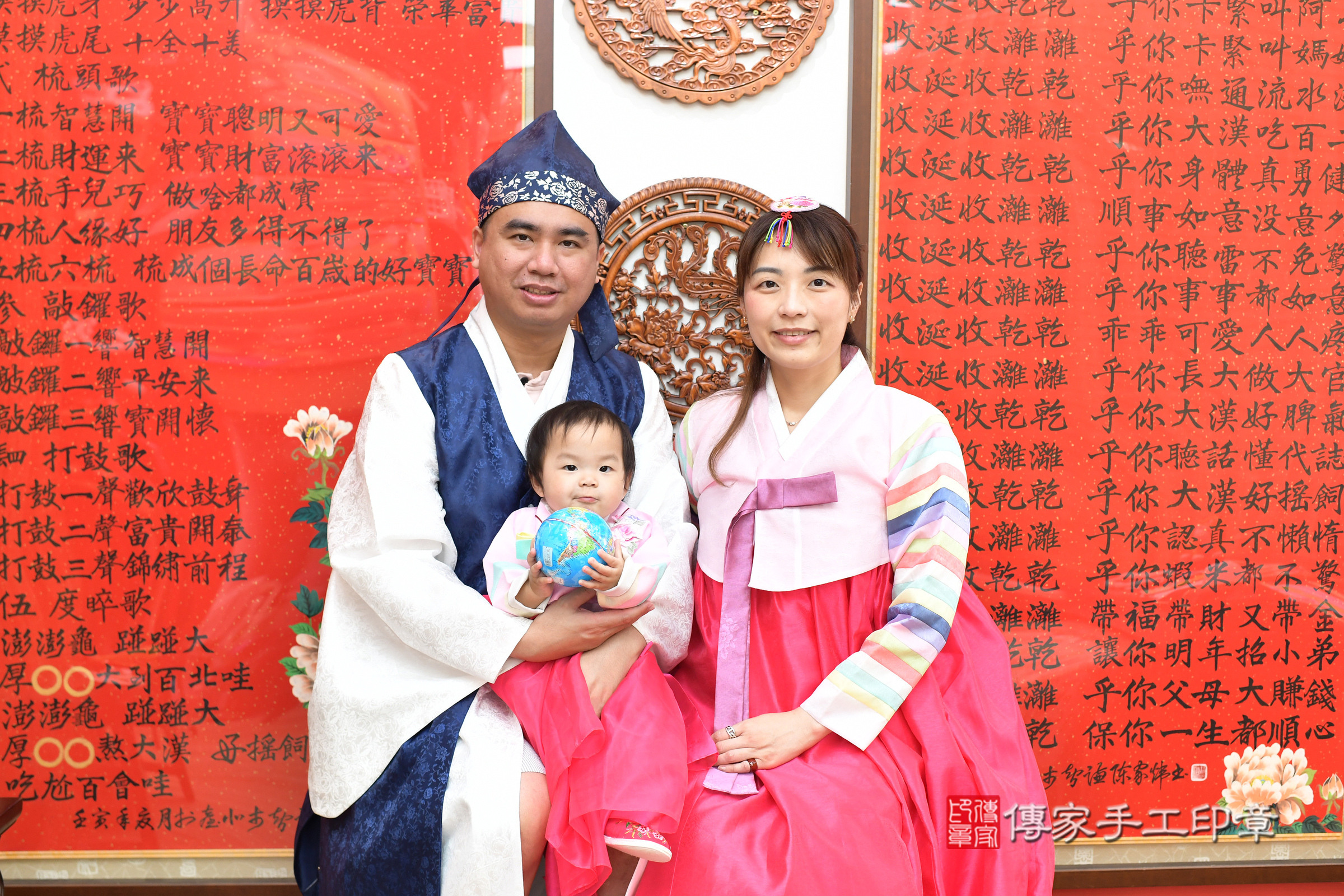 暄暄寶寶抓周，成人與小孩古裝禮服照。地點：傳家「台北店」古禮會場，照片3