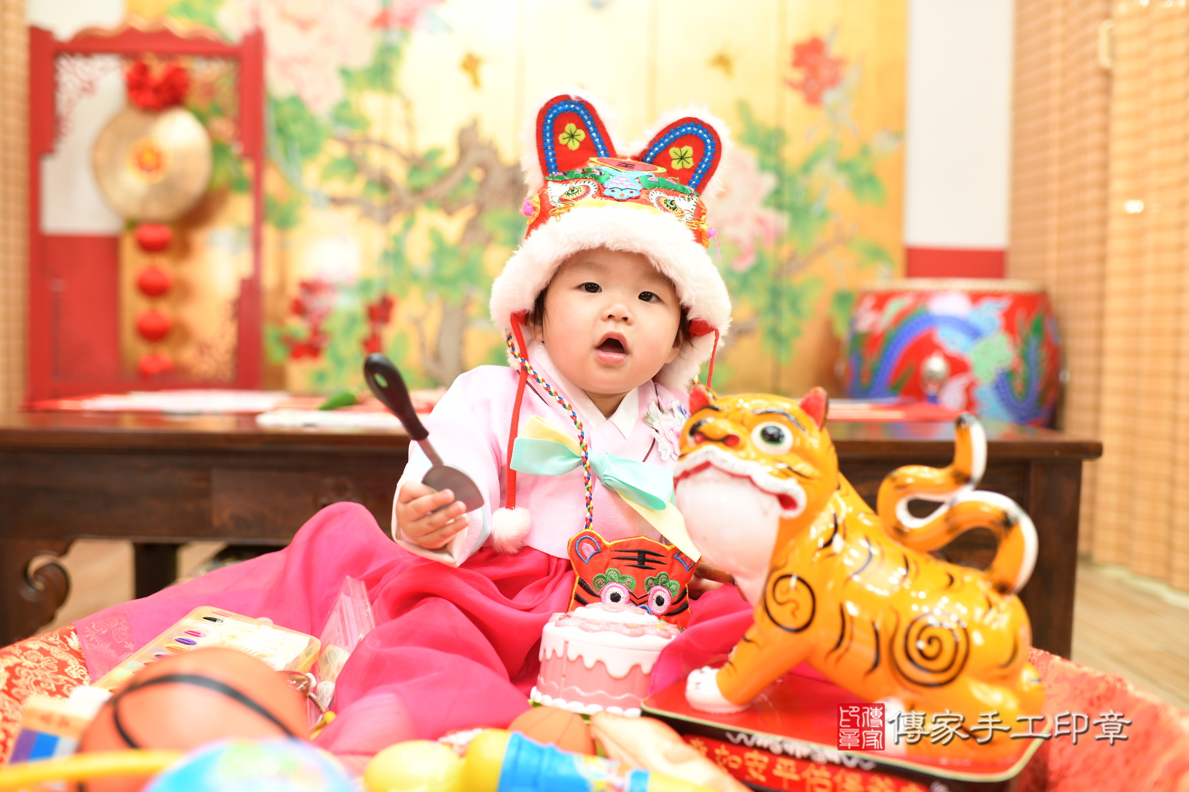 暄暄寶寶抓周，小孩古裝禮服照。地點：傳家「台北店」古禮會場，照片1