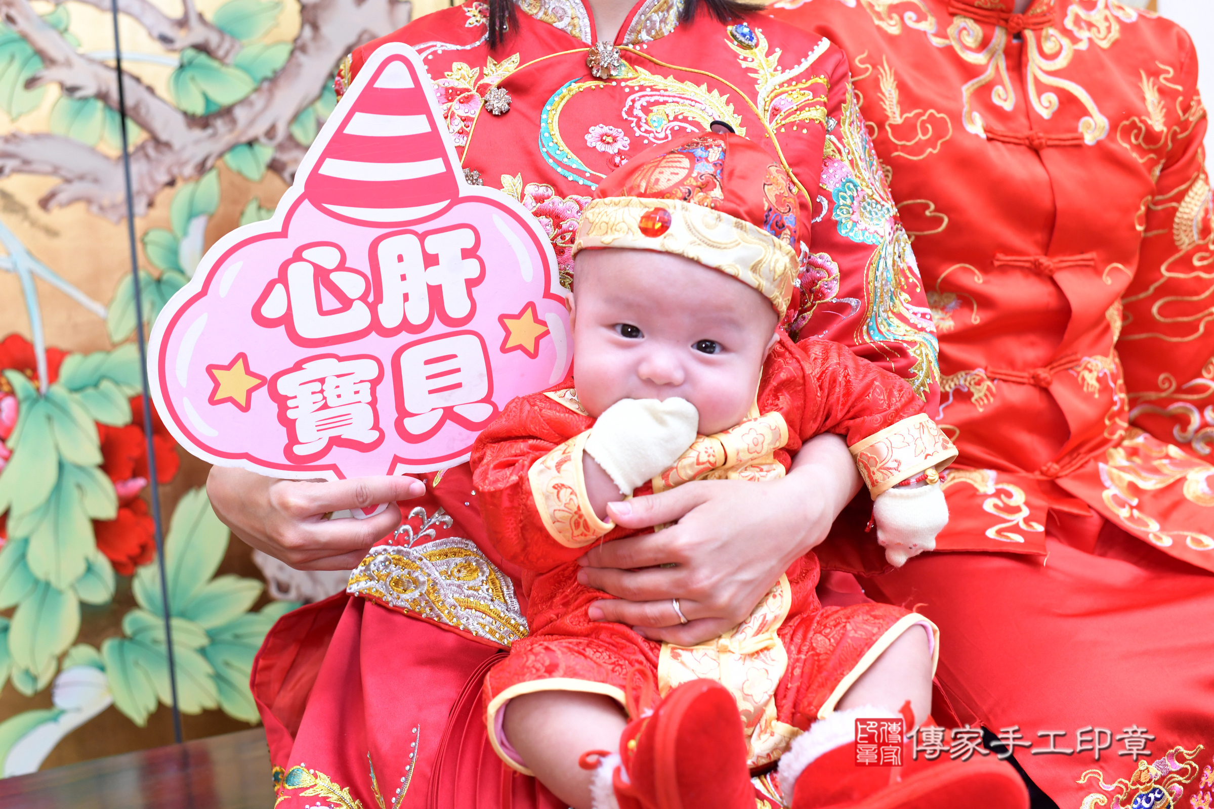 小駿寶寶收涎，小孩古裝禮服照。地點：傳家「台北店」古禮會場，照片2