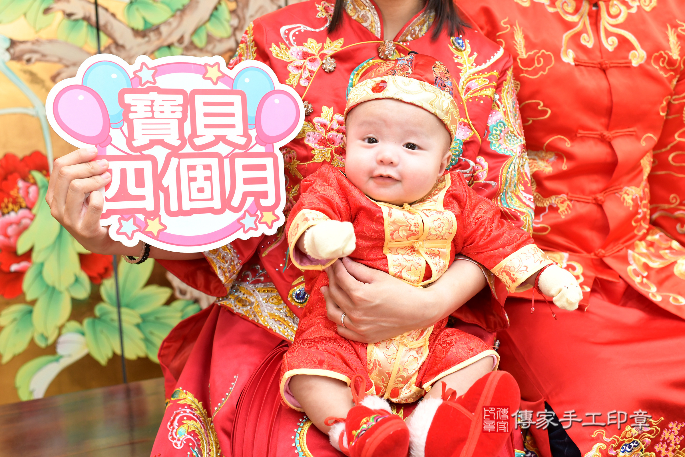 小駿寶寶收涎，小孩古裝禮服照。地點：傳家「台北店」古禮會場，照片1