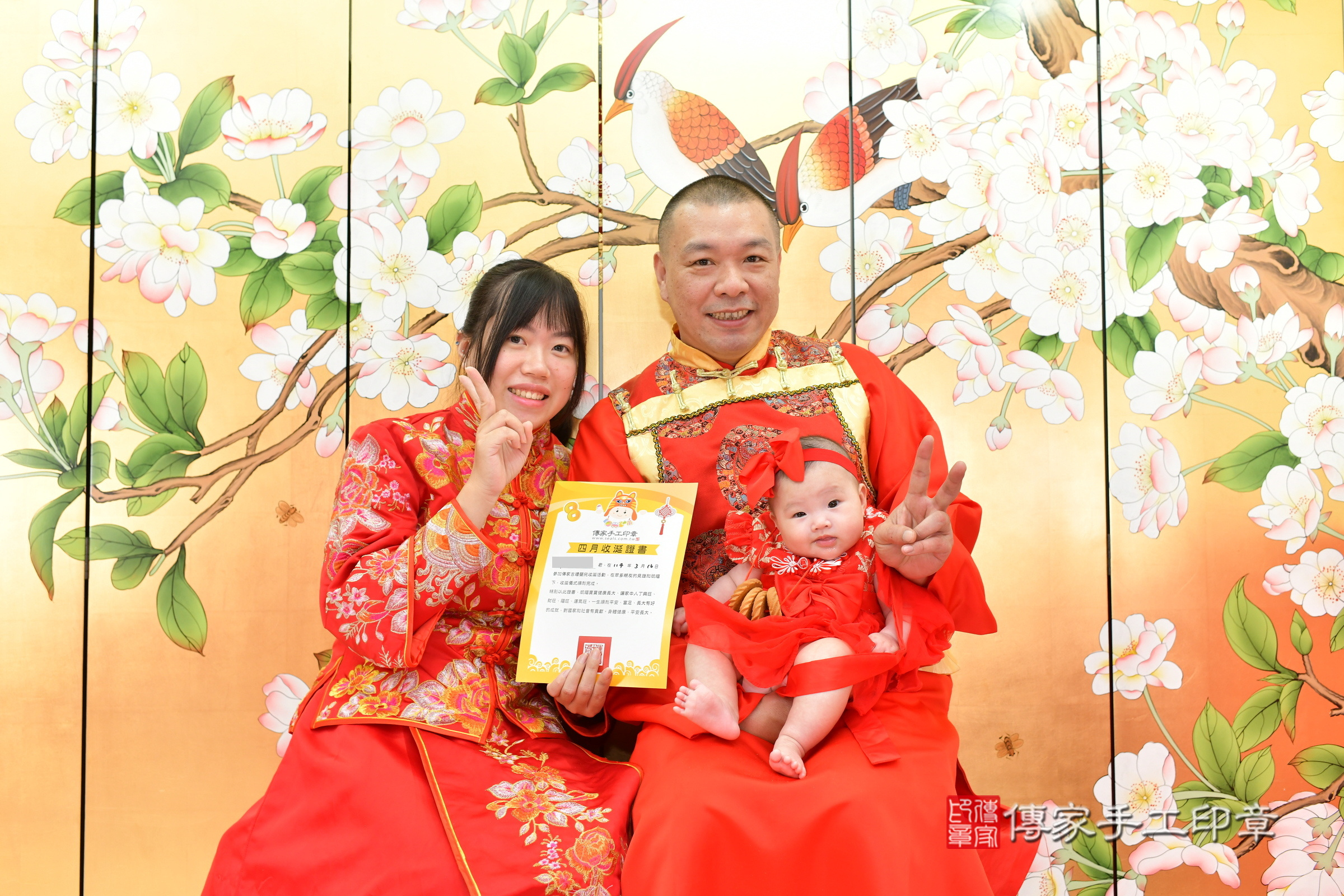小寧寶寶收涎，成人與小孩古裝禮服照。地點：傳家「台中店」古禮會場，照片4
