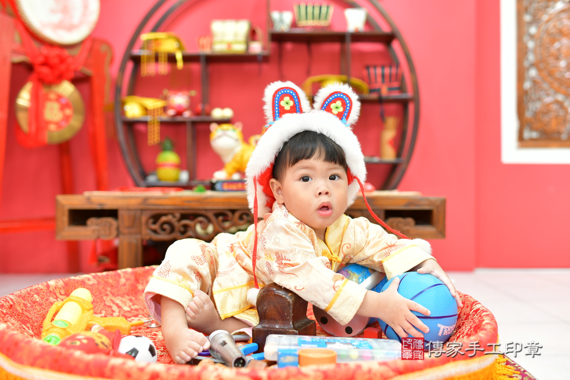 紳紳寶寶抓周，小孩古裝禮服照。地點：傳家「台中店」古禮會場，照片1