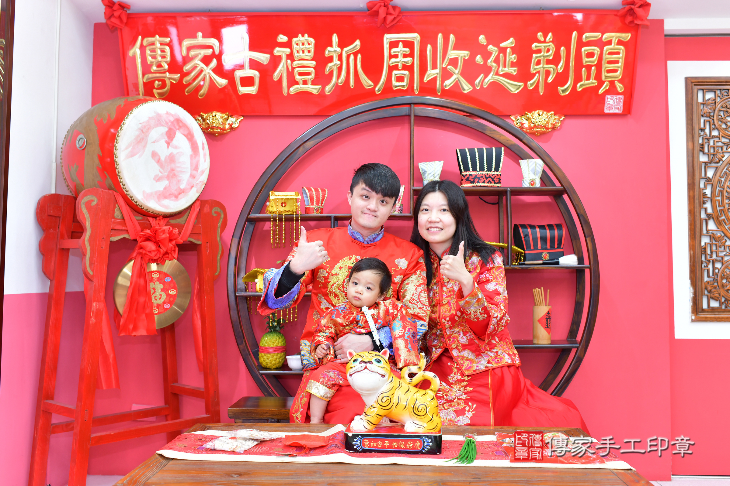 小拓寶寶抓周，成人與小孩古裝禮服照。地點：傳家「台中店」古禮會場，照片2