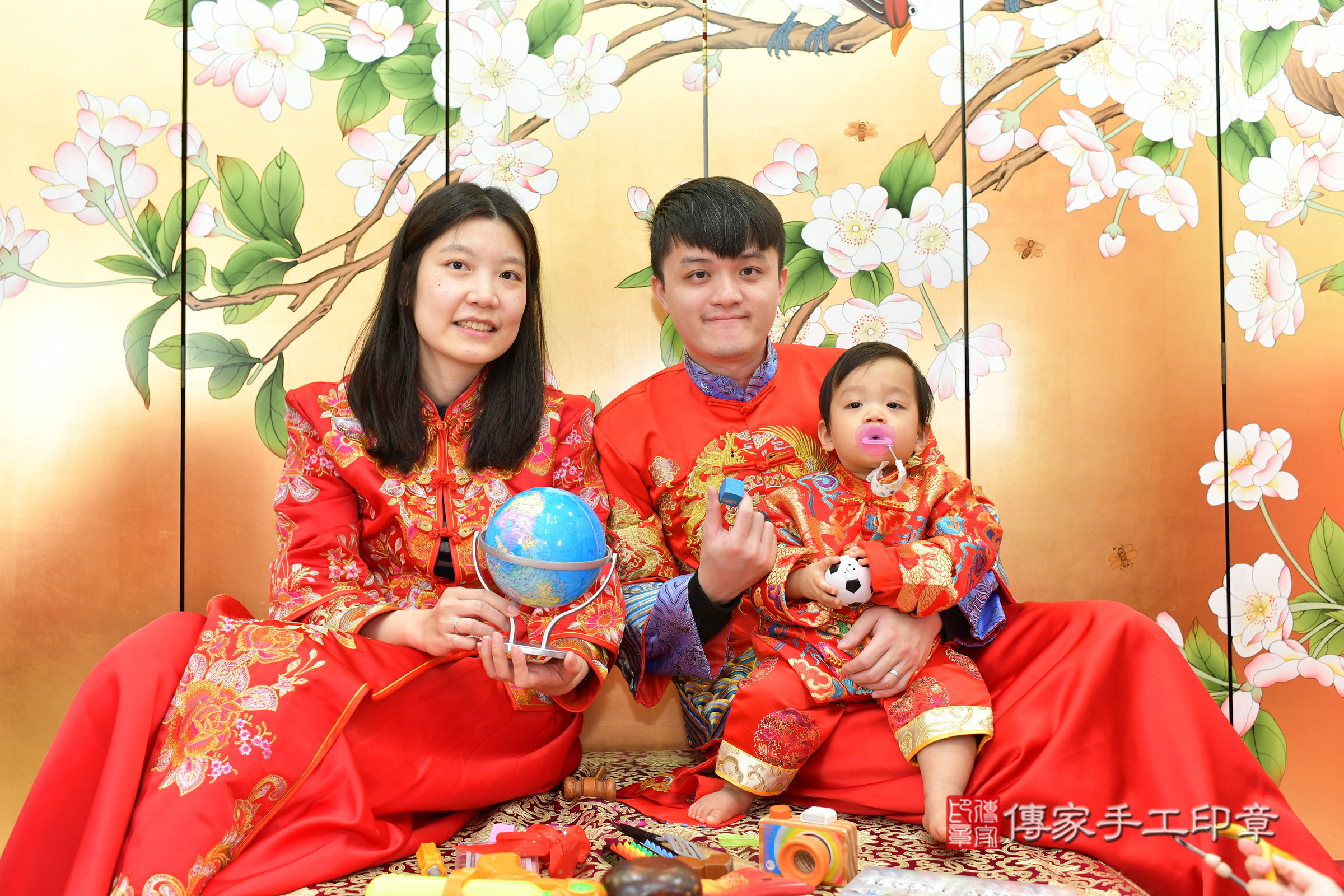 小拓寶寶抓周，成人與小孩古裝禮服照。地點：傳家「台中店」古禮會場，照片3