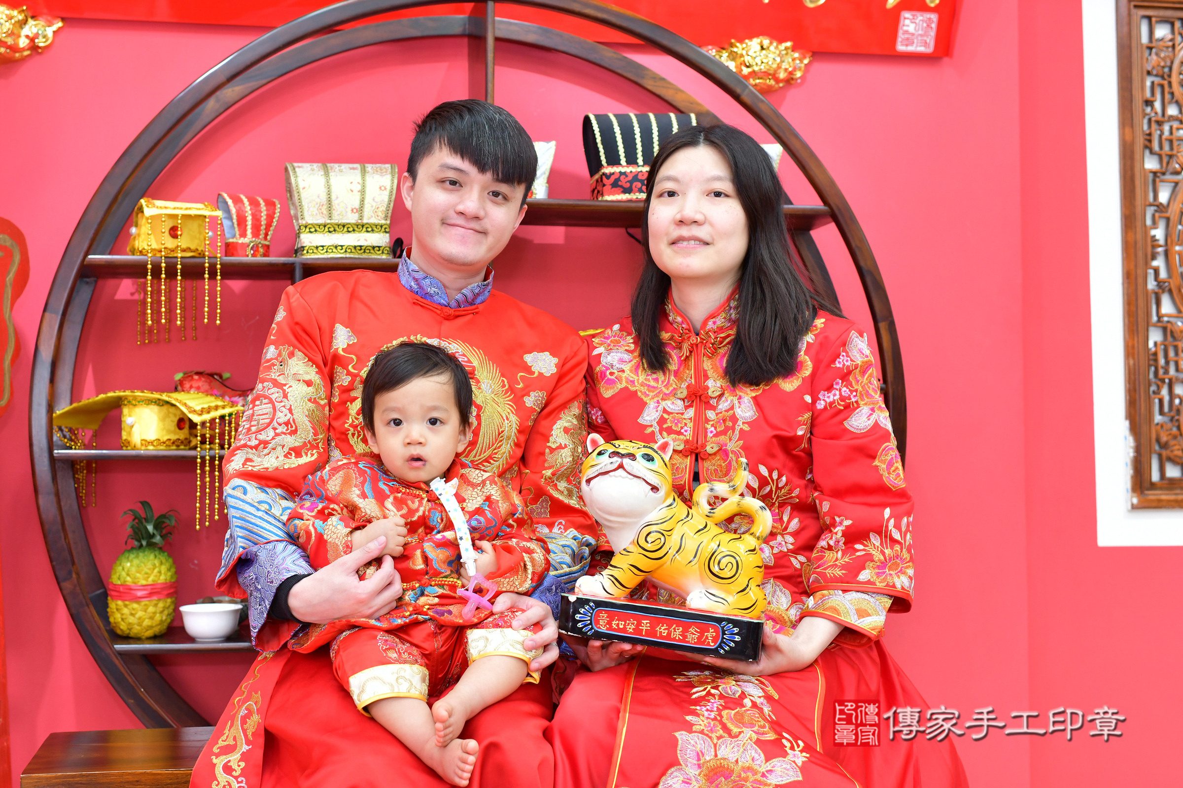 小拓寶寶抓周，成人與小孩古裝禮服照。地點：傳家「台中店」古禮會場，照片4