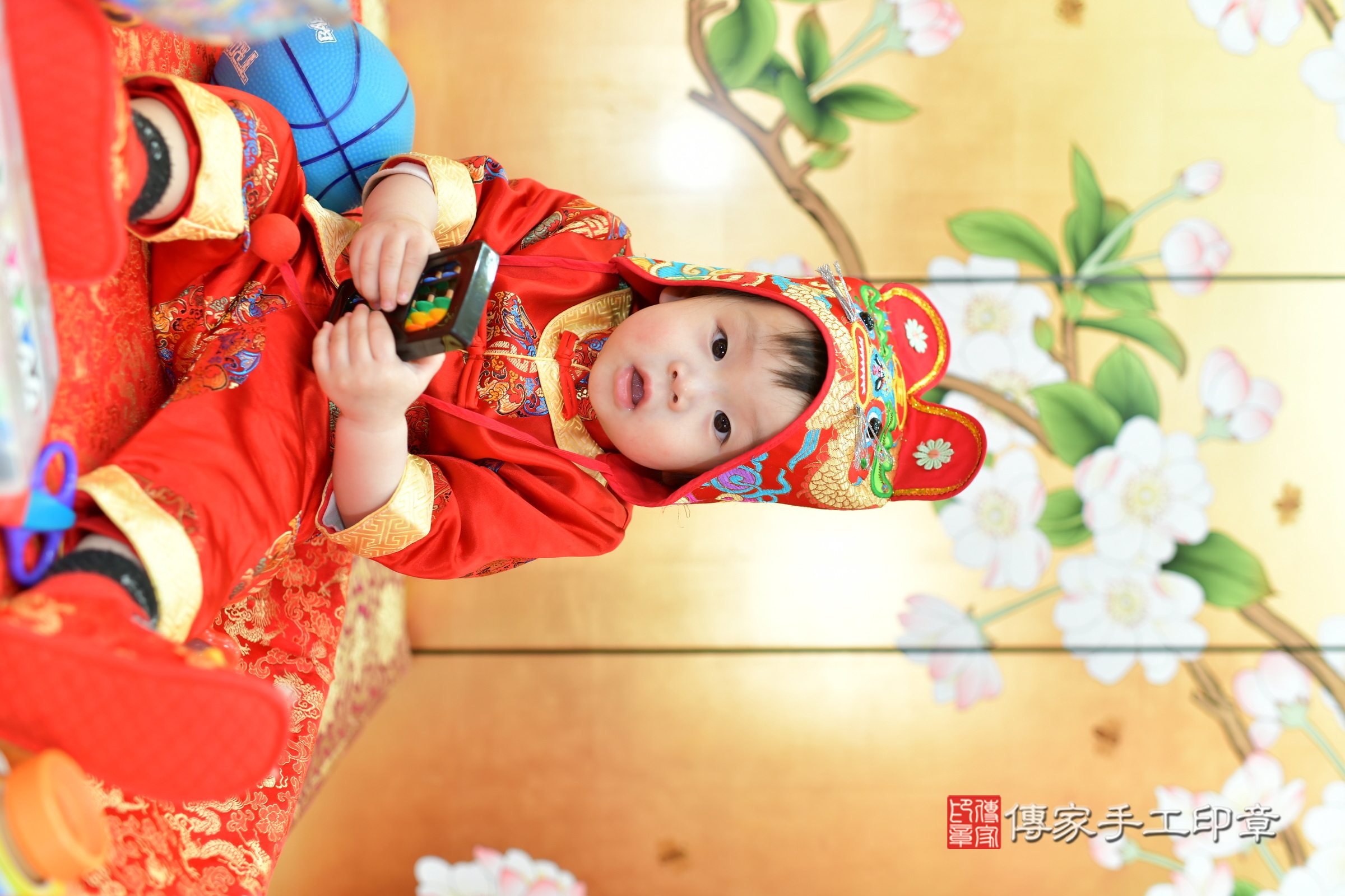 誠誠寶寶抓周，小孩古裝禮服照。地點：傳家「台中店」古禮會場，照片2