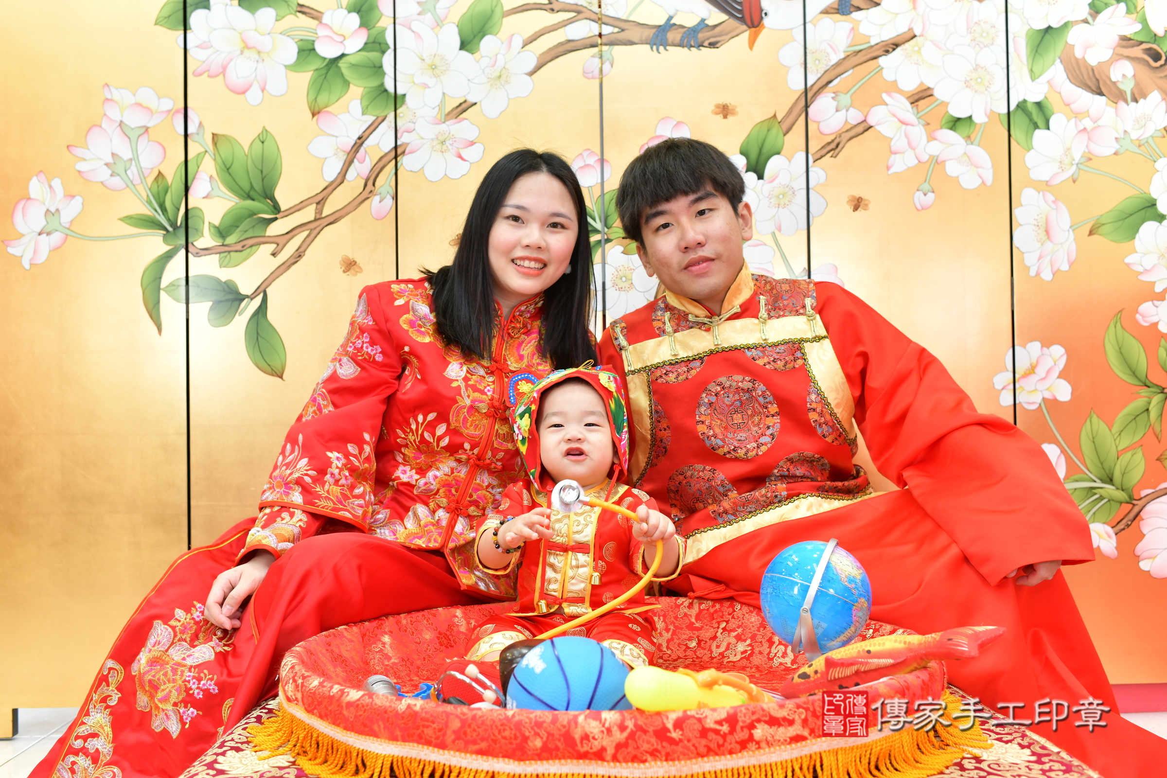 昊昊寶寶抓周，成人與小孩古裝禮服照。地點：傳家「台中店」古禮會場，照片2