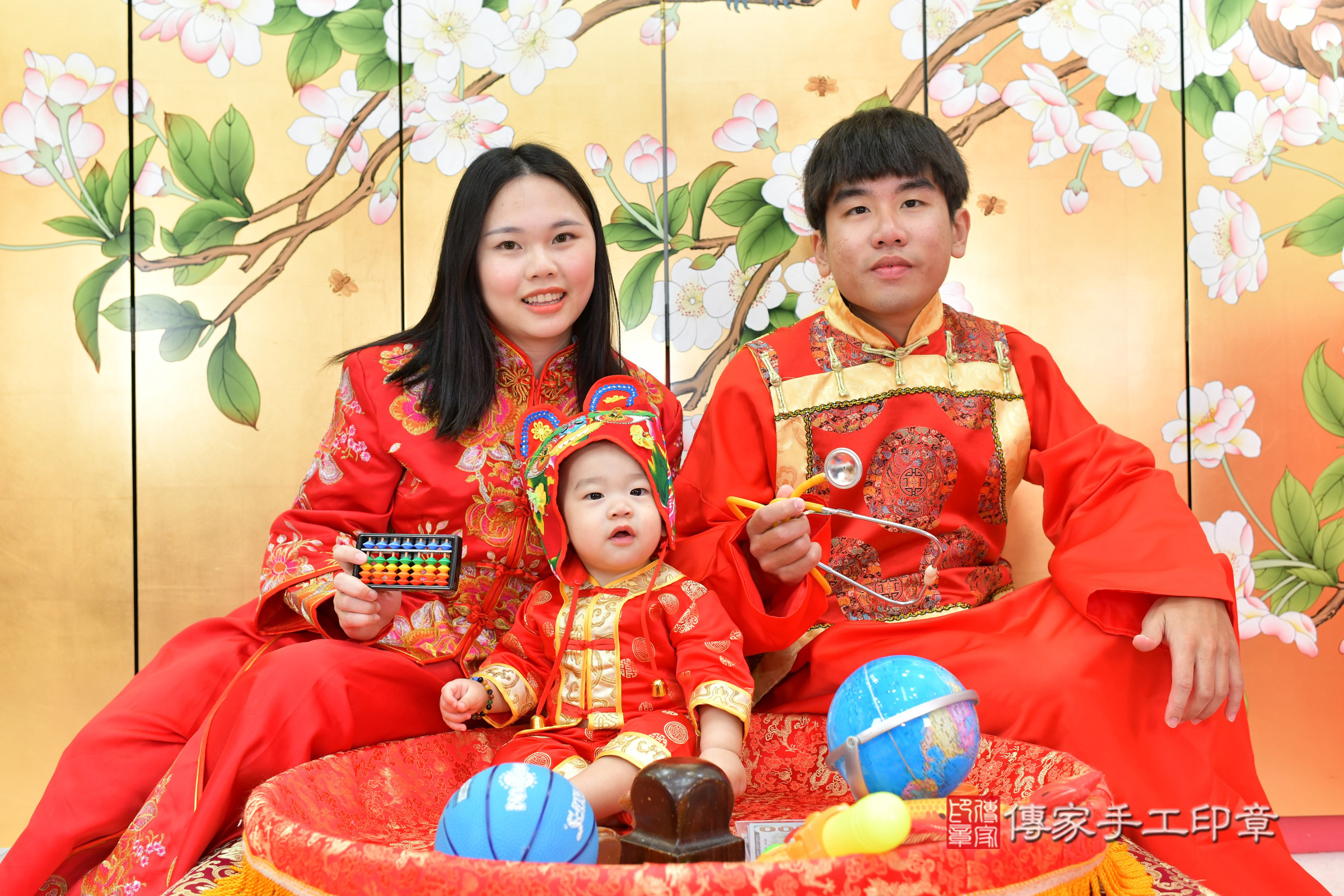 昊昊寶寶抓周，成人與小孩古裝禮服照。地點：傳家「台中店」古禮會場，照片3